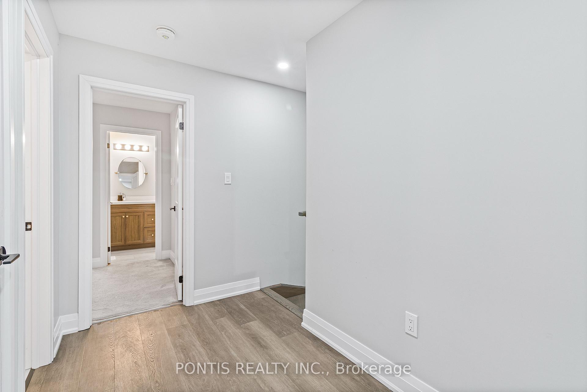 Photo 33 of Unit 18, 21 Stonehart Lane, Barrie, East Bayfield — HOMEH