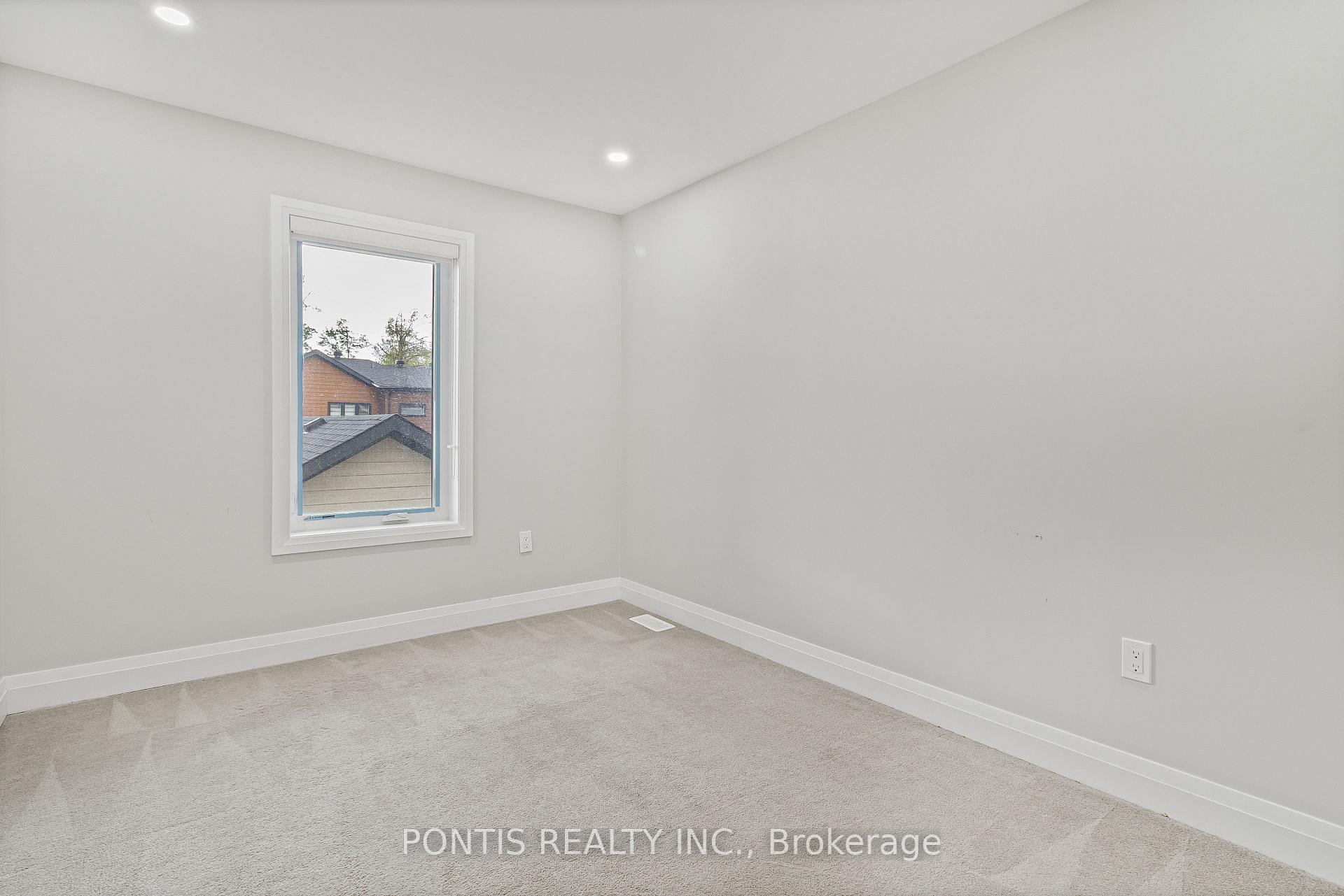 Photo 23 of Unit 18, 21 Stonehart Lane, Barrie, East Bayfield — HOMEH