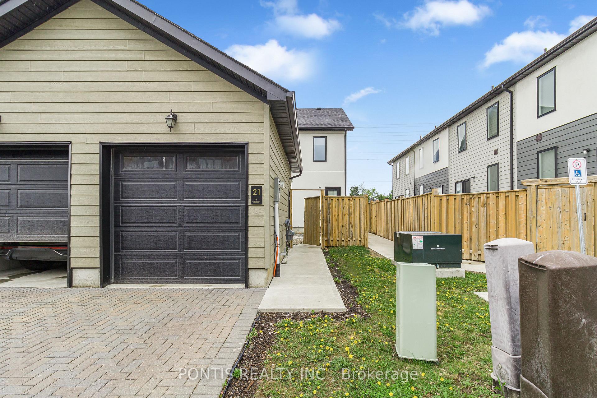 Photo 27 of Unit 18, 21 Stonehart Lane, Barrie, East Bayfield — HOMEH