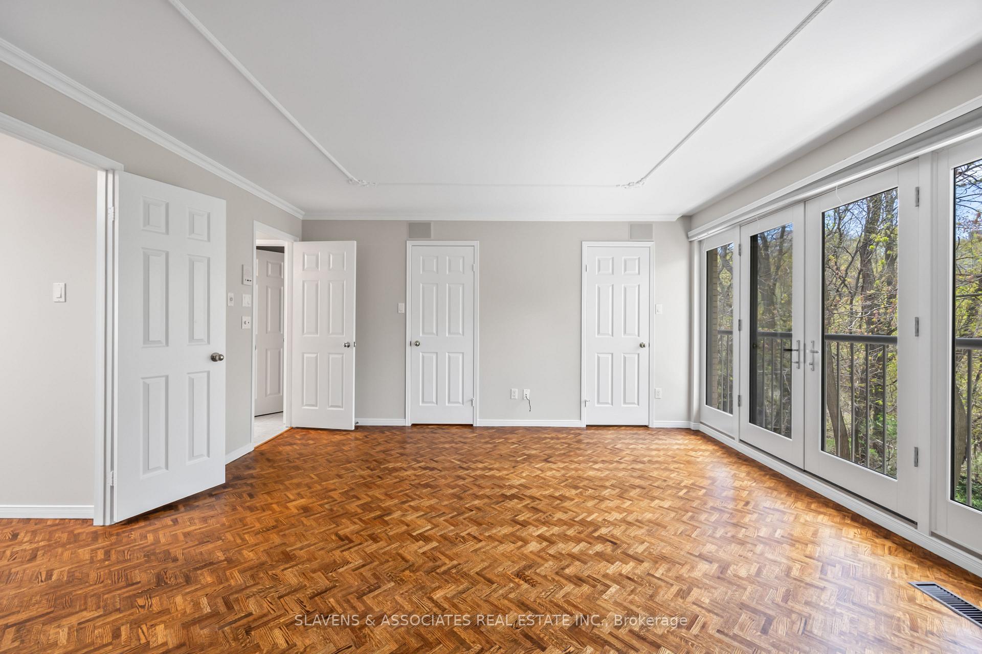Photo 7 of 35 Lower Village Gate, Toronto, Forest Hill South — HOMEH