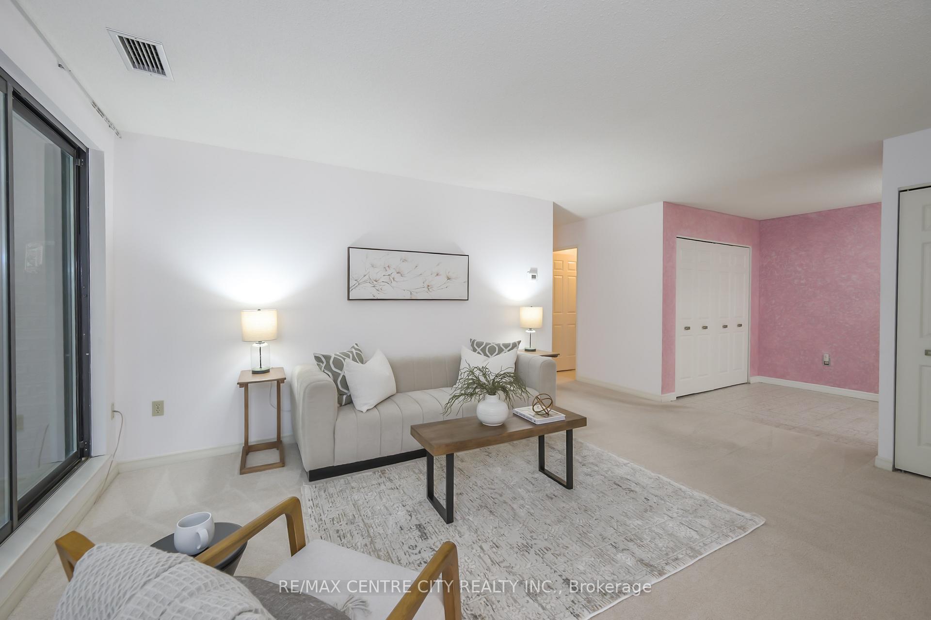 Photo 8 of Unit 206, 200 Everglade Crescent, London, North P — HOMEH