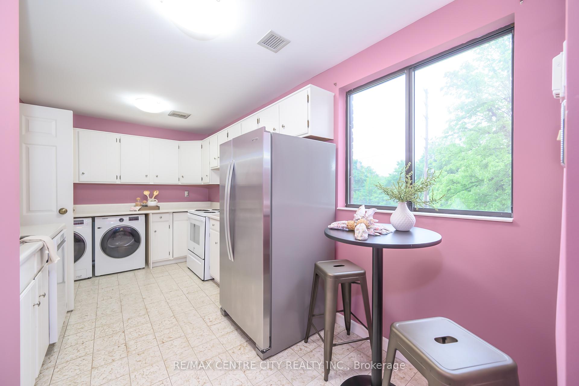 Photo 18 of Unit 206, 200 Everglade Crescent, London, North P — HOMEH