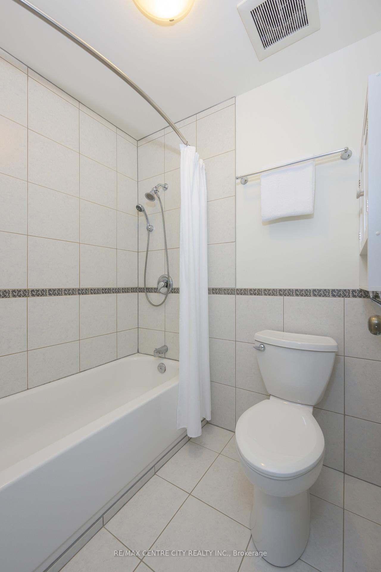 Photo 17 of Unit 206, 200 Everglade Crescent, London, North P — HOMEH