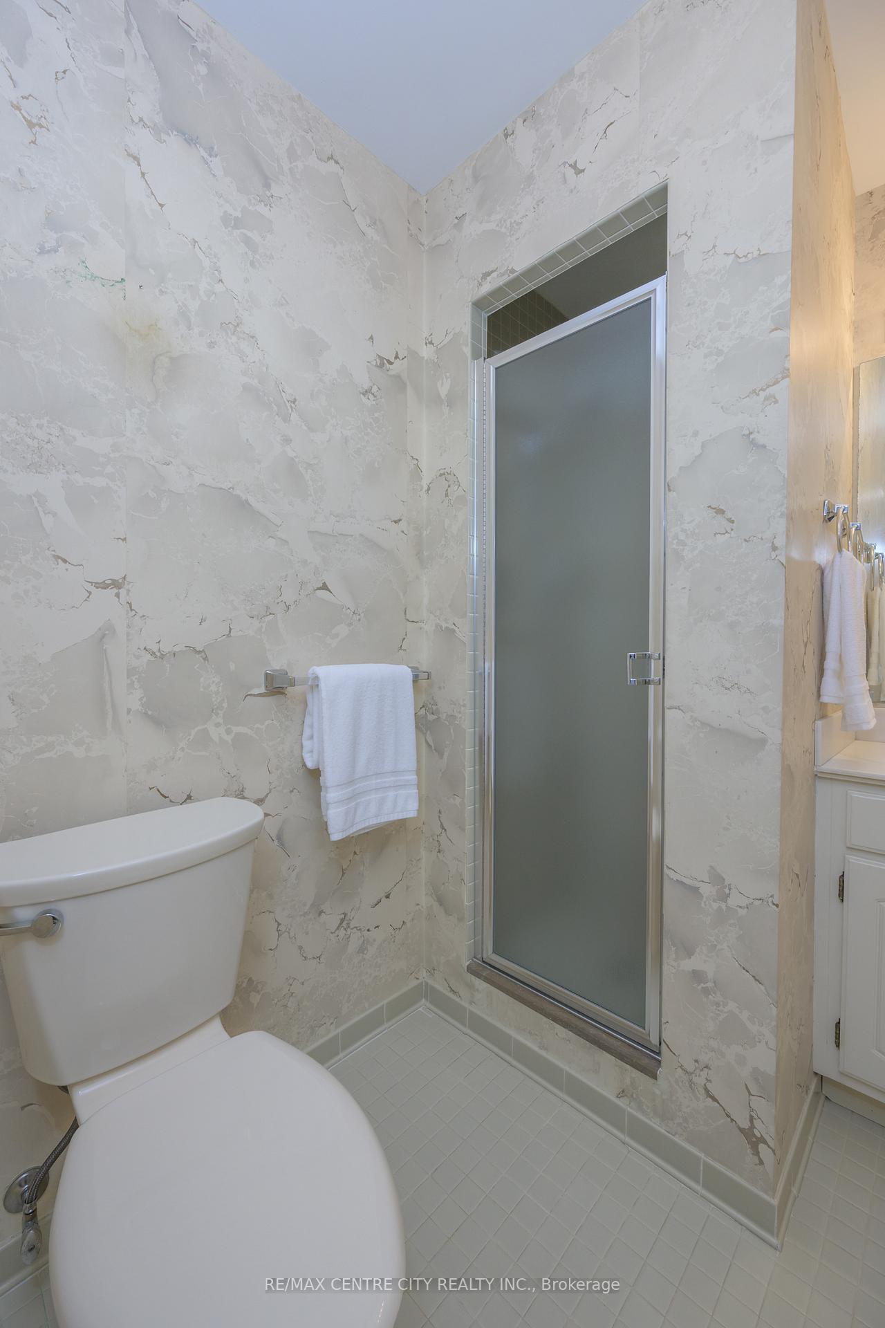 Photo 23 of Unit 206, 200 Everglade Crescent, London, North P — HOMEH