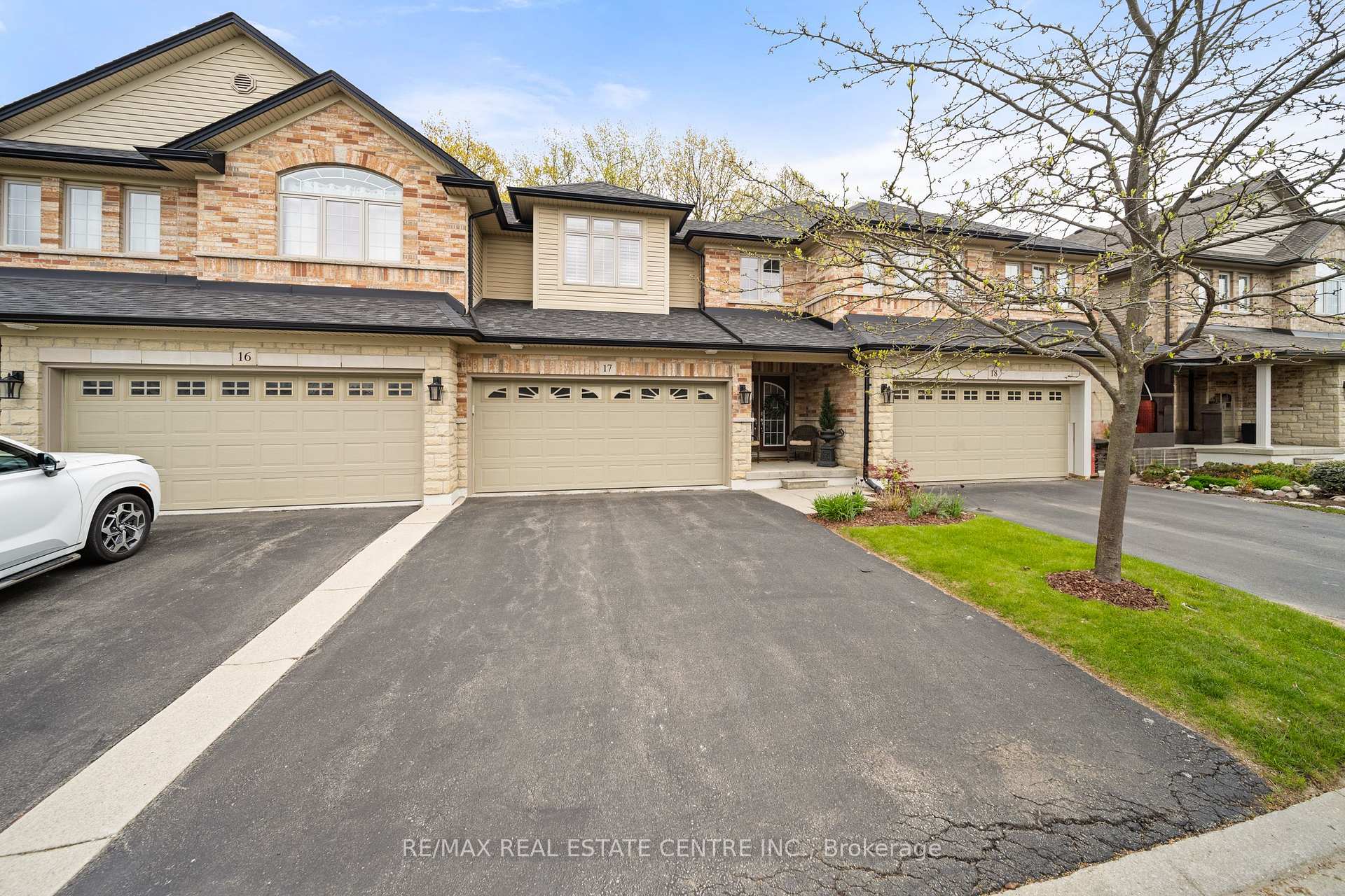 Photo 1 of Unit 17, 441 Stonehenge Drive, Hamilton, Meadowlands — HOMEH