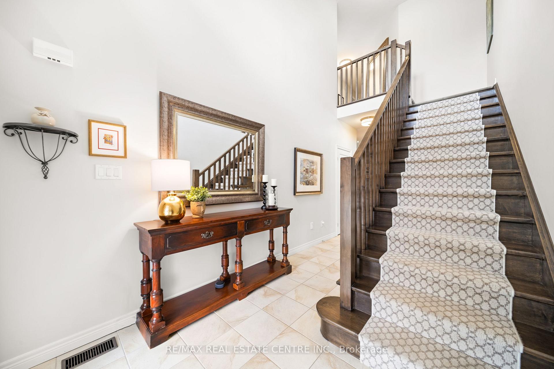 Photo 13 of Unit 17, 441 Stonehenge Drive, Hamilton, Meadowlands — HOMEH