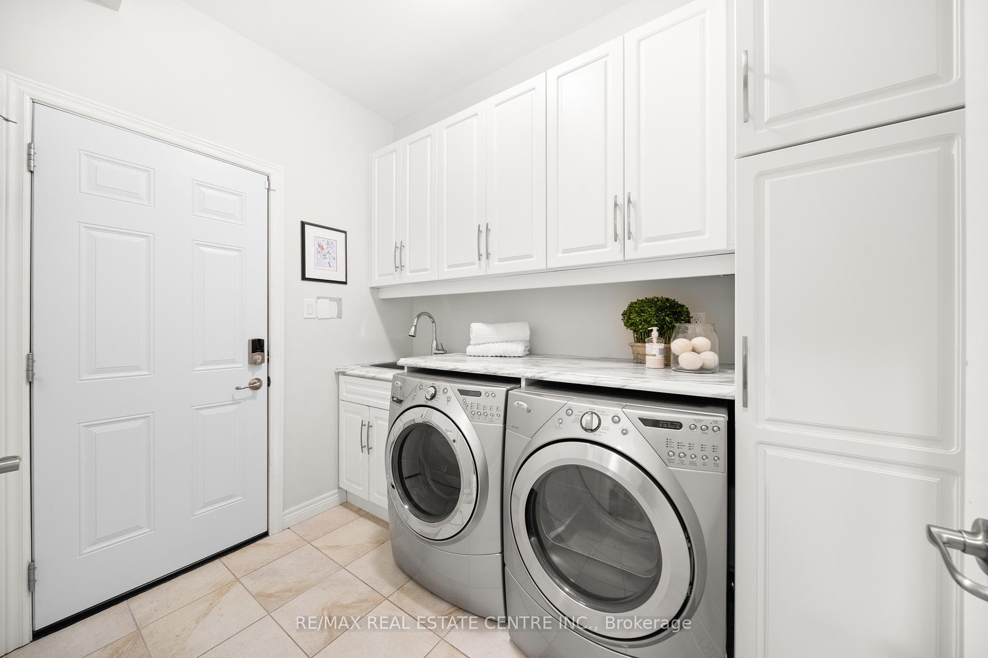 Photo 5 of Unit 17, 441 Stonehenge Drive, Hamilton, Meadowlands — HOMEH