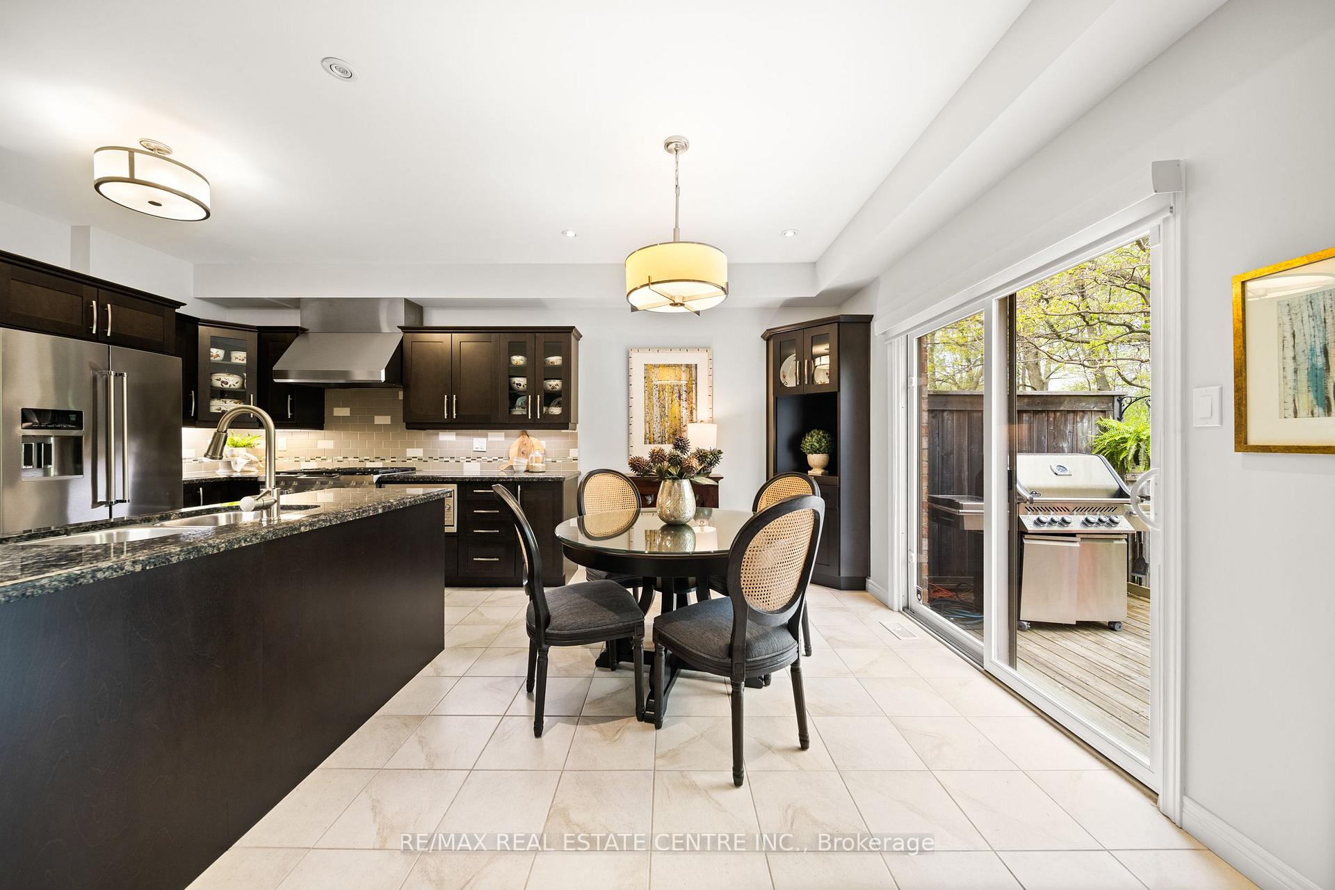 Photo 15 of Unit 17, 441 Stonehenge Drive, Hamilton, Meadowlands — HOMEH
