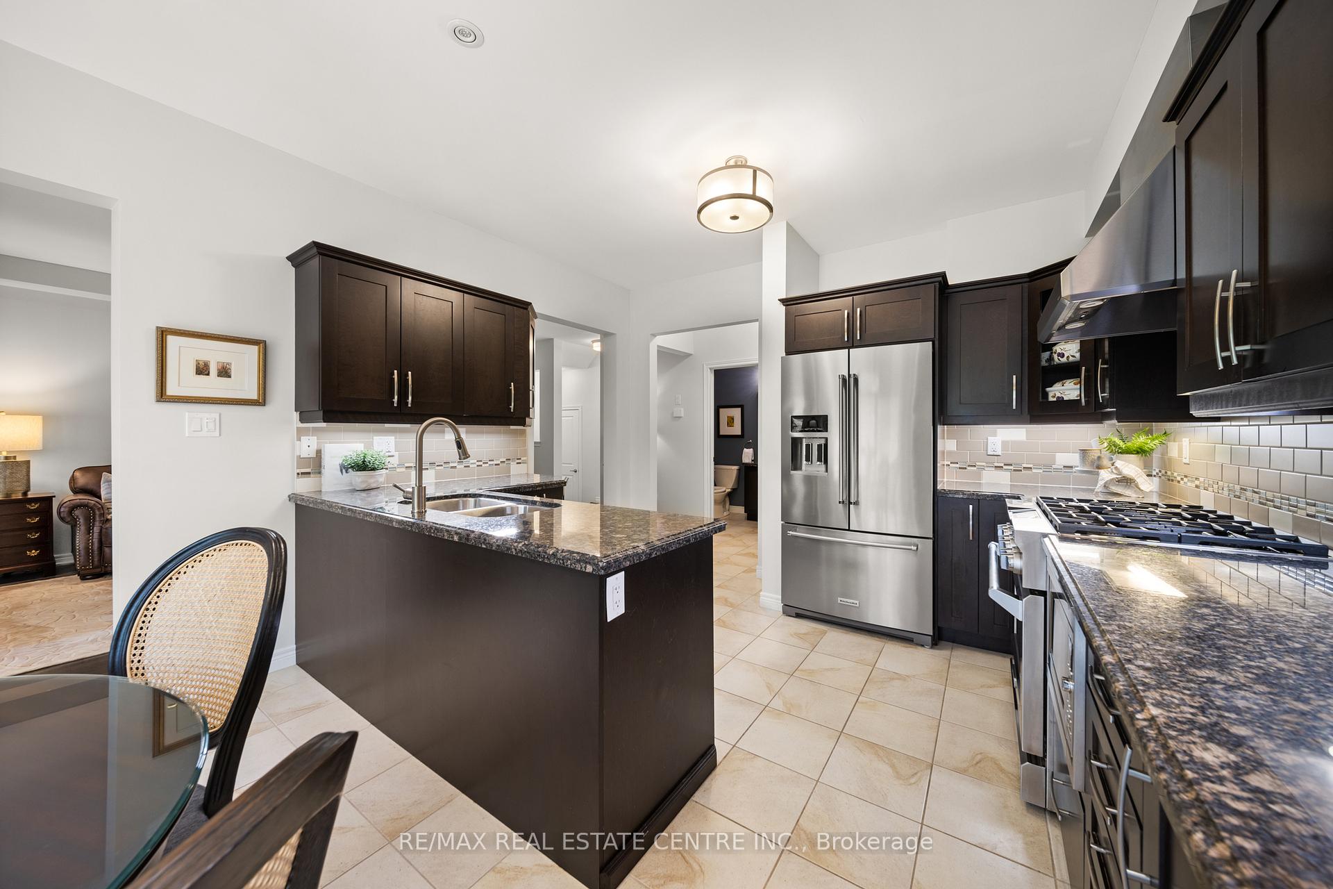 Photo 11 of Unit 17, 441 Stonehenge Drive, Hamilton, Meadowlands — HOMEH