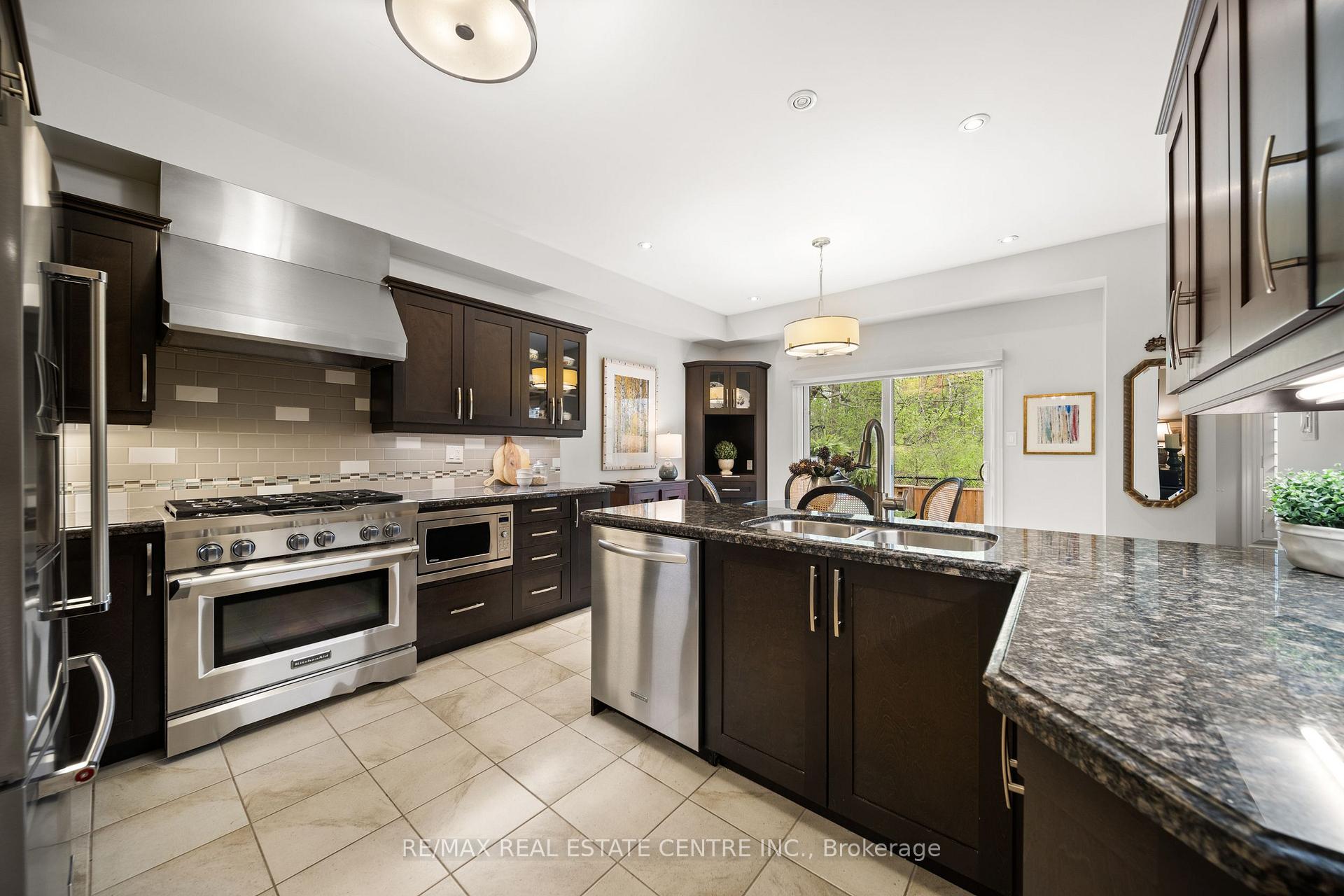 Photo 27 of Unit 17, 441 Stonehenge Drive, Hamilton, Meadowlands — HOMEH