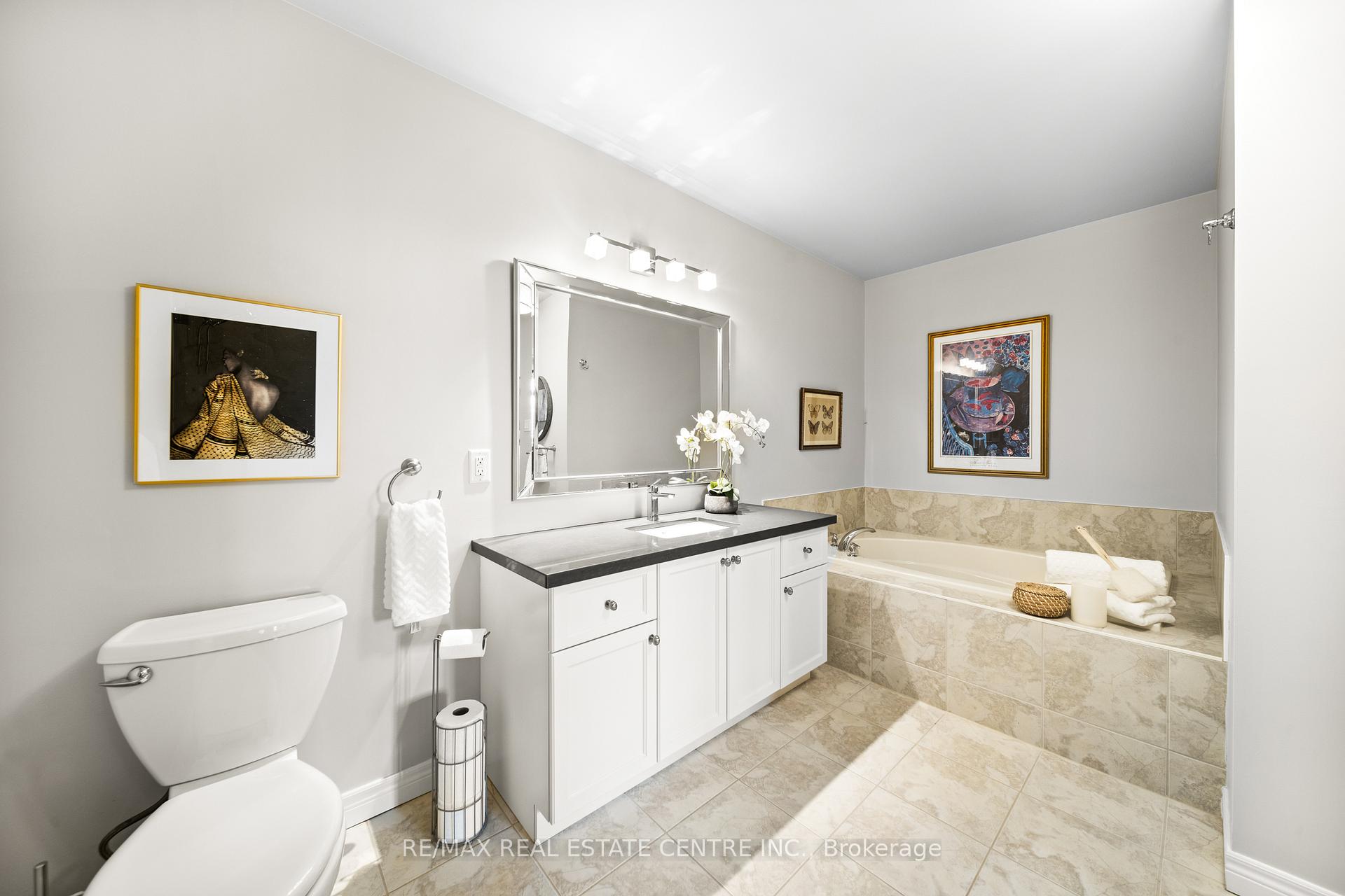 Photo 24 of Unit 17, 441 Stonehenge Drive, Hamilton, Meadowlands — HOMEH