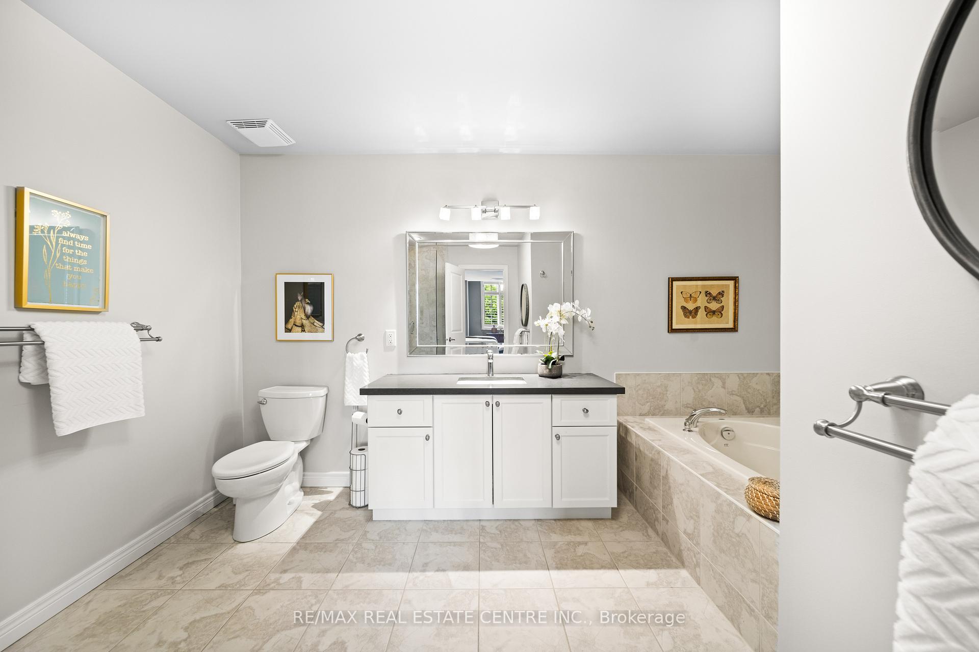 Photo 17 of Unit 17, 441 Stonehenge Drive, Hamilton, Meadowlands — HOMEH