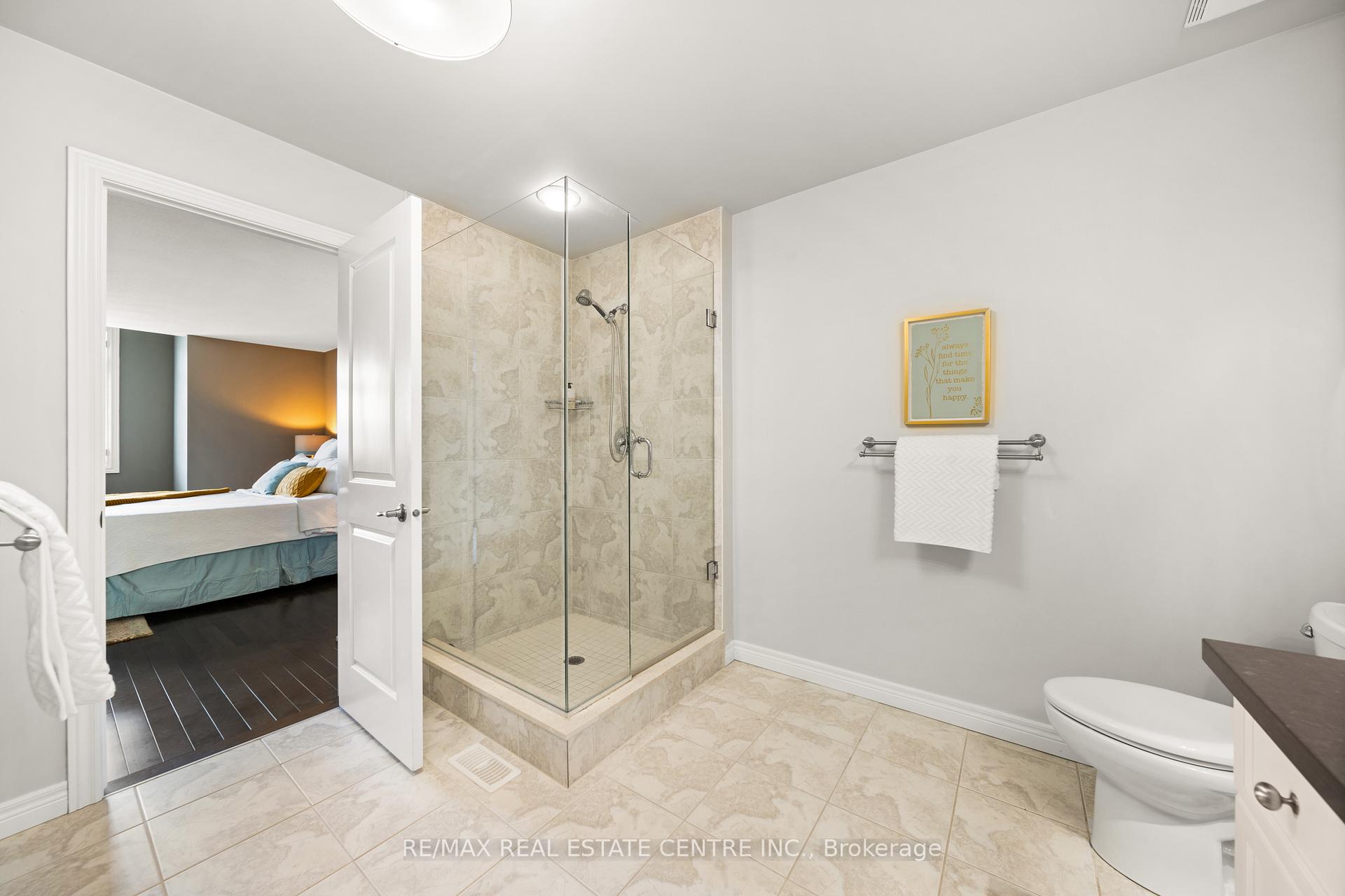 Photo 19 of Unit 17, 441 Stonehenge Drive, Hamilton, Meadowlands — HOMEH
