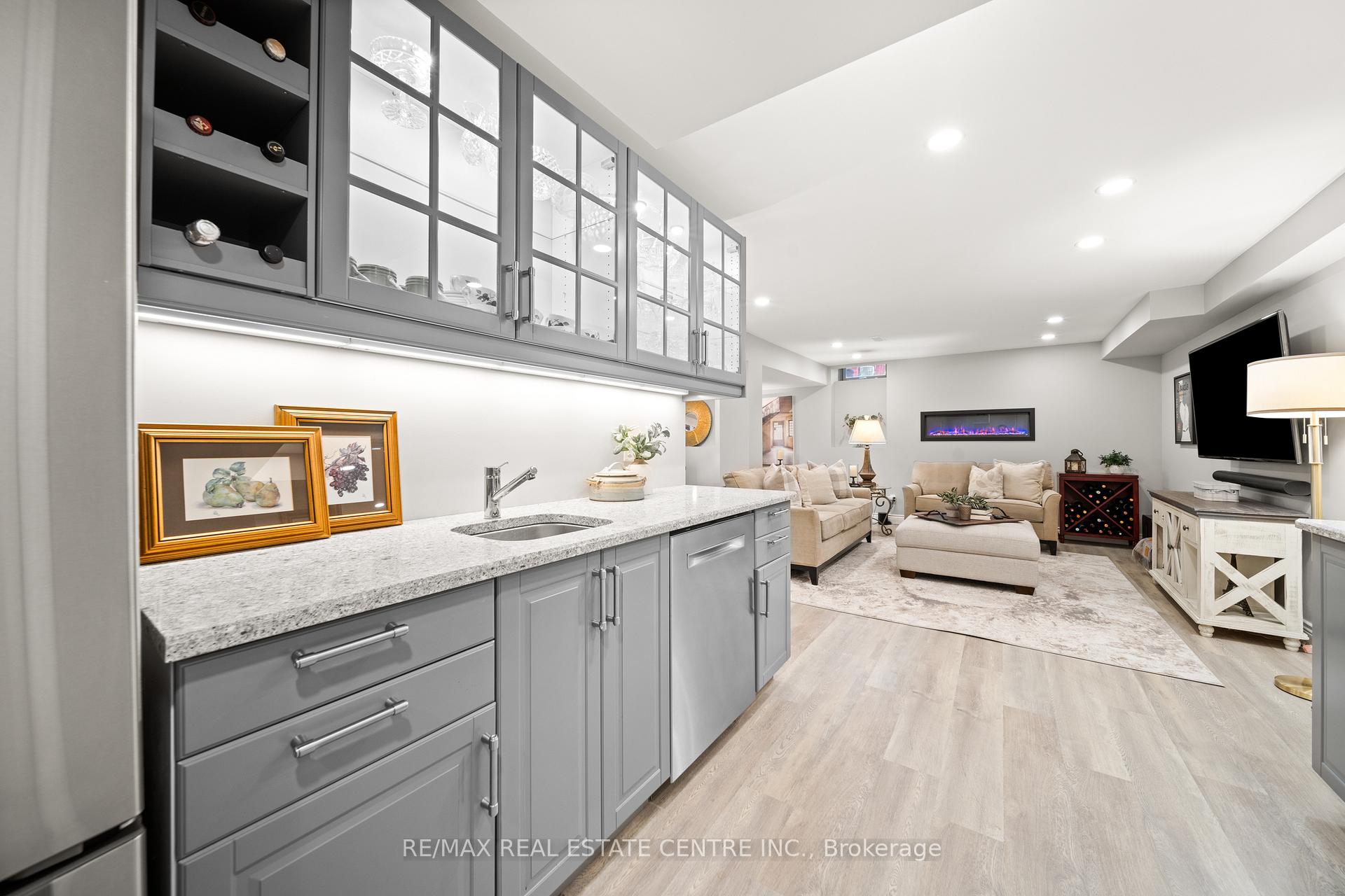 Photo 36 of Unit 17, 441 Stonehenge Drive, Hamilton, Meadowlands — HOMEH