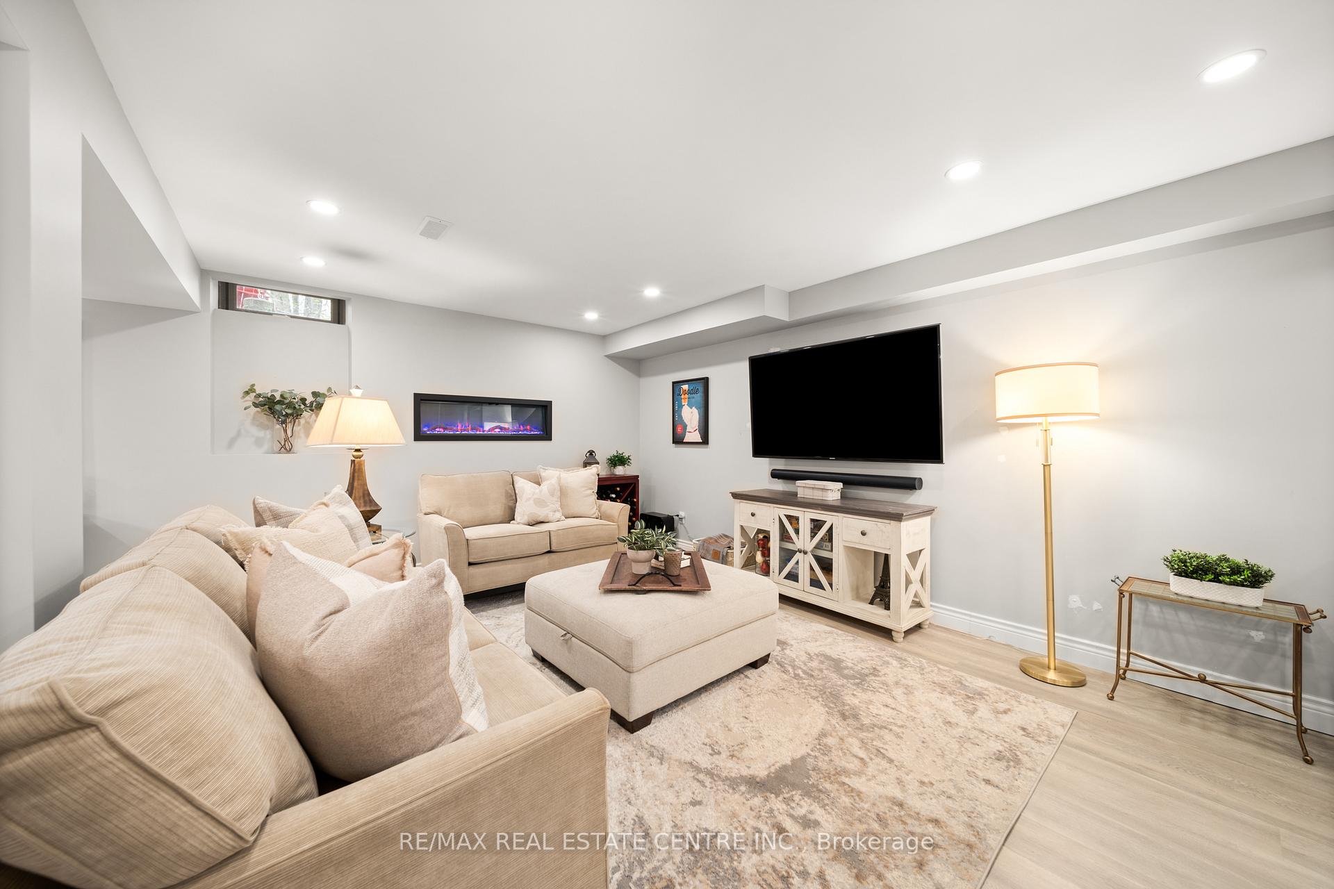 Photo 38 of Unit 17, 441 Stonehenge Drive, Hamilton, Meadowlands — HOMEH
