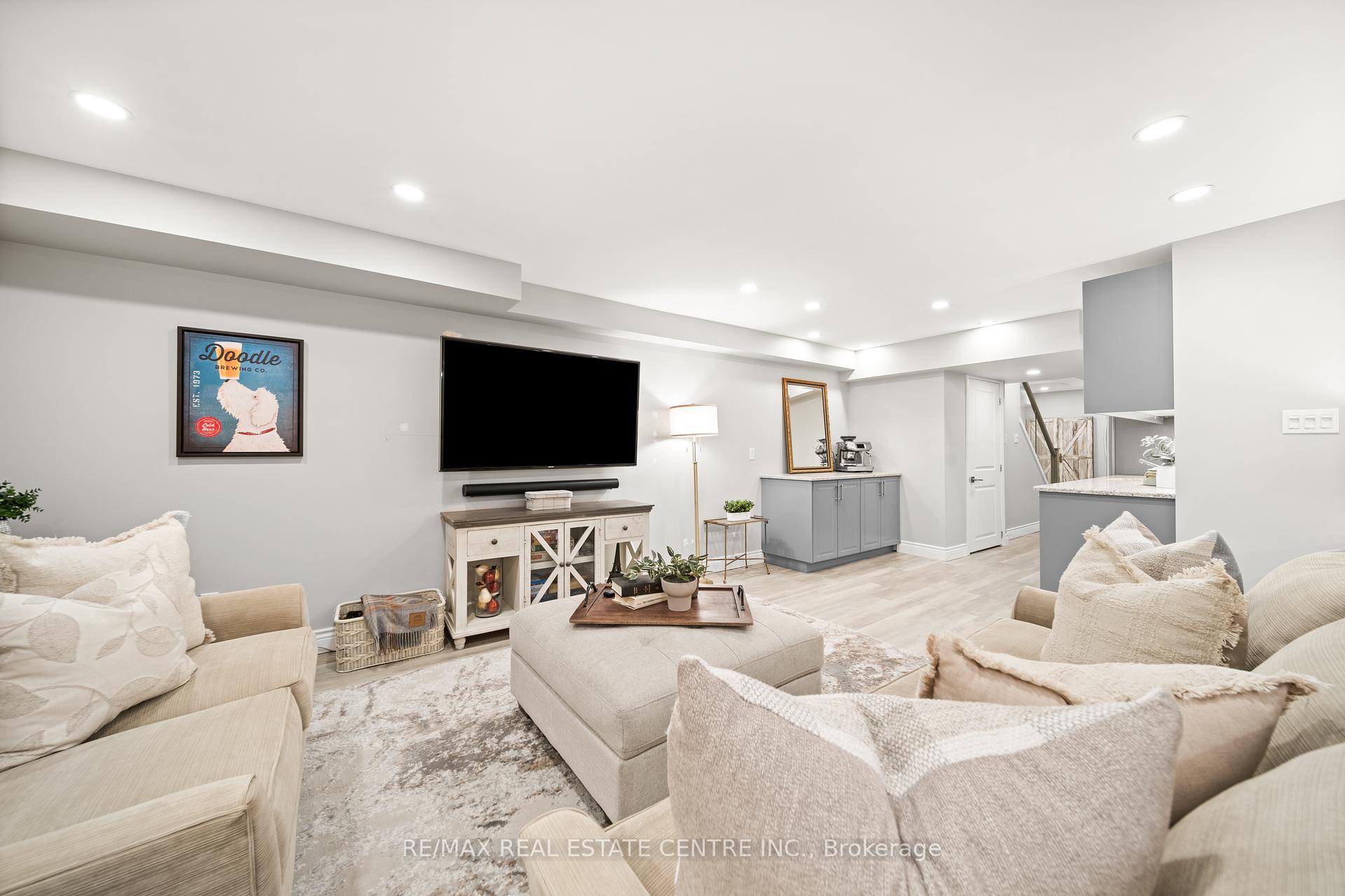 Photo 35 of Unit 17, 441 Stonehenge Drive, Hamilton, Meadowlands — HOMEH
