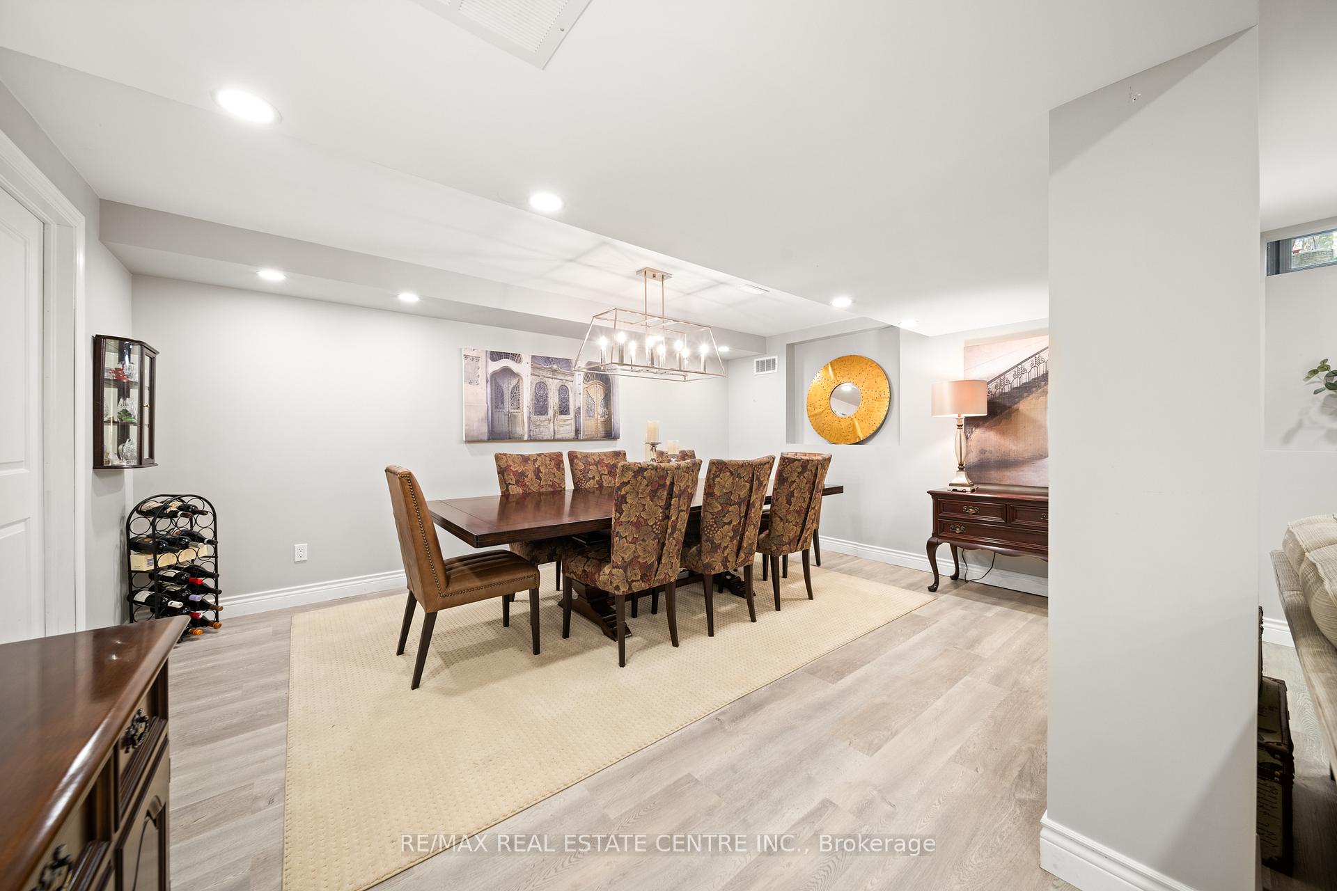 Photo 37 of Unit 17, 441 Stonehenge Drive, Hamilton, Meadowlands — HOMEH