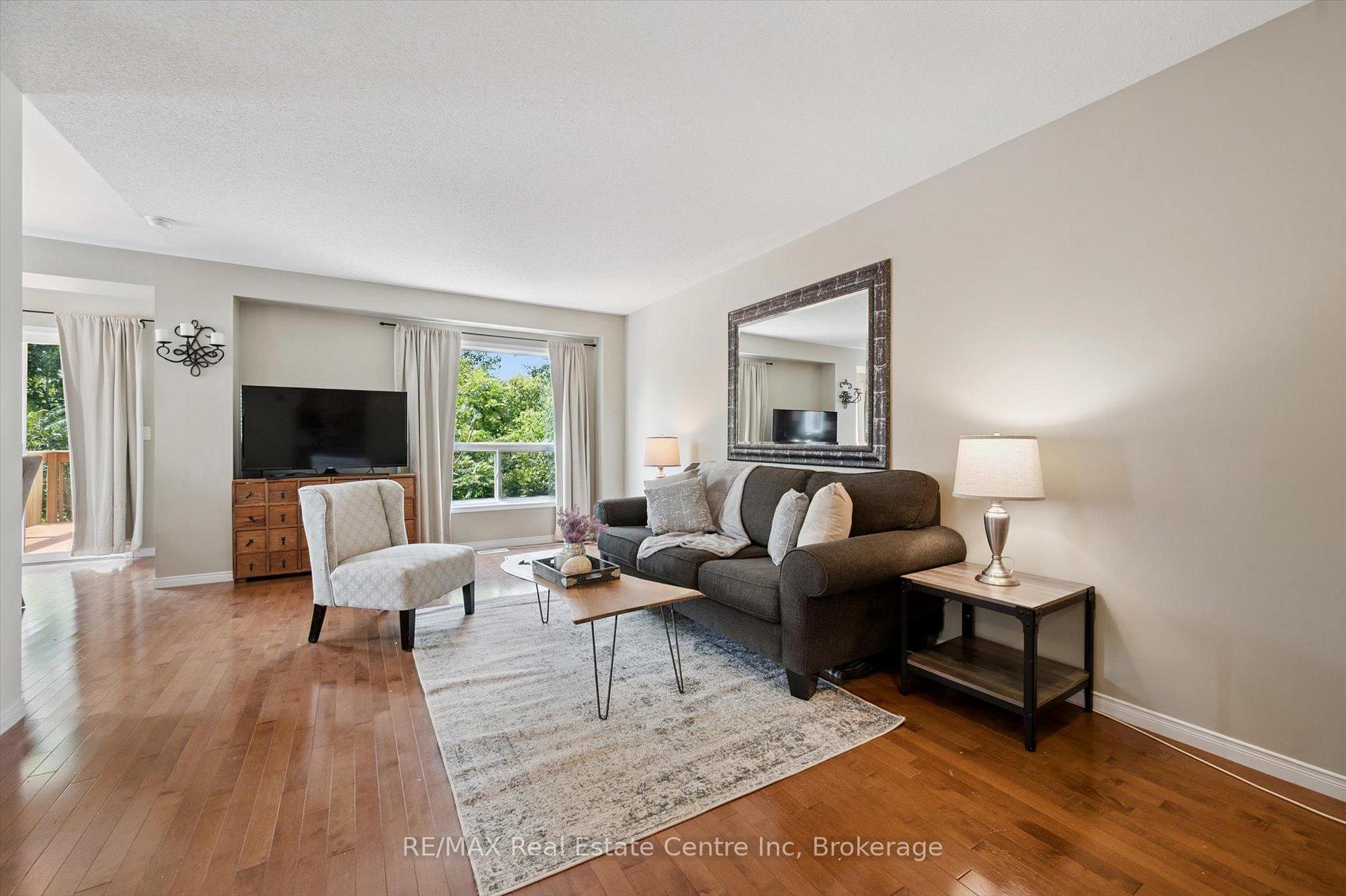 Photo 3 of 10 Eugene Drive, Guelph, Pineridge/Westminster Woods — HOMEH