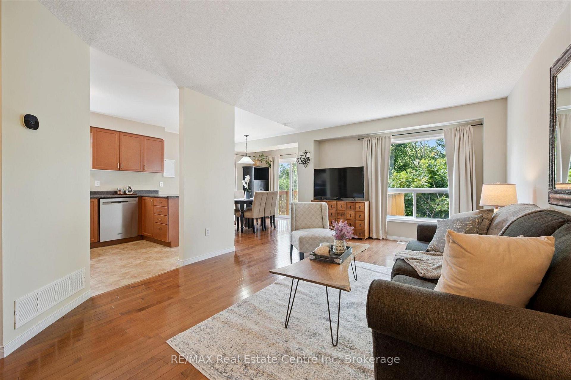 Photo 4 of 10 Eugene Drive, Guelph, Pineridge/Westminster Woods — HOMEH