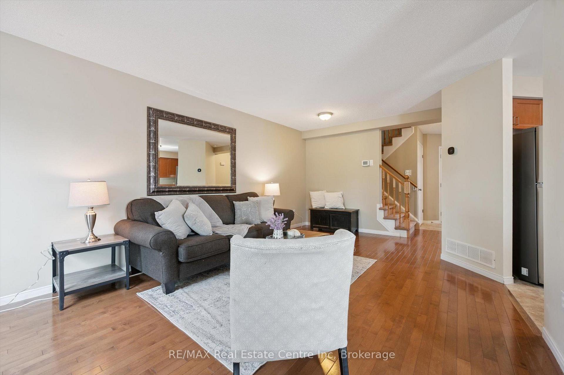 Photo 5 of 10 Eugene Drive, Guelph, Pineridge/Westminster Woods — HOMEH