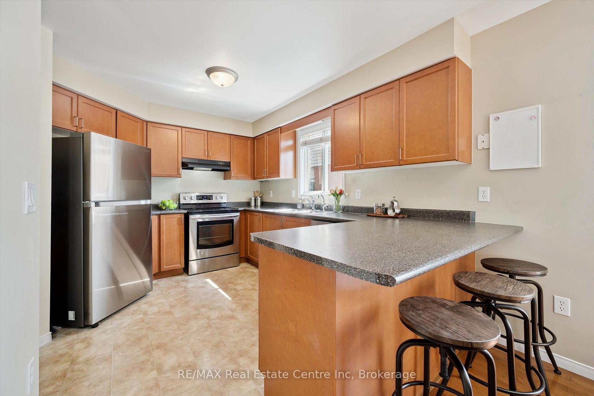 Photo 7 of 10 Eugene Drive, Guelph, Pineridge/Westminster Woods — HOMEH