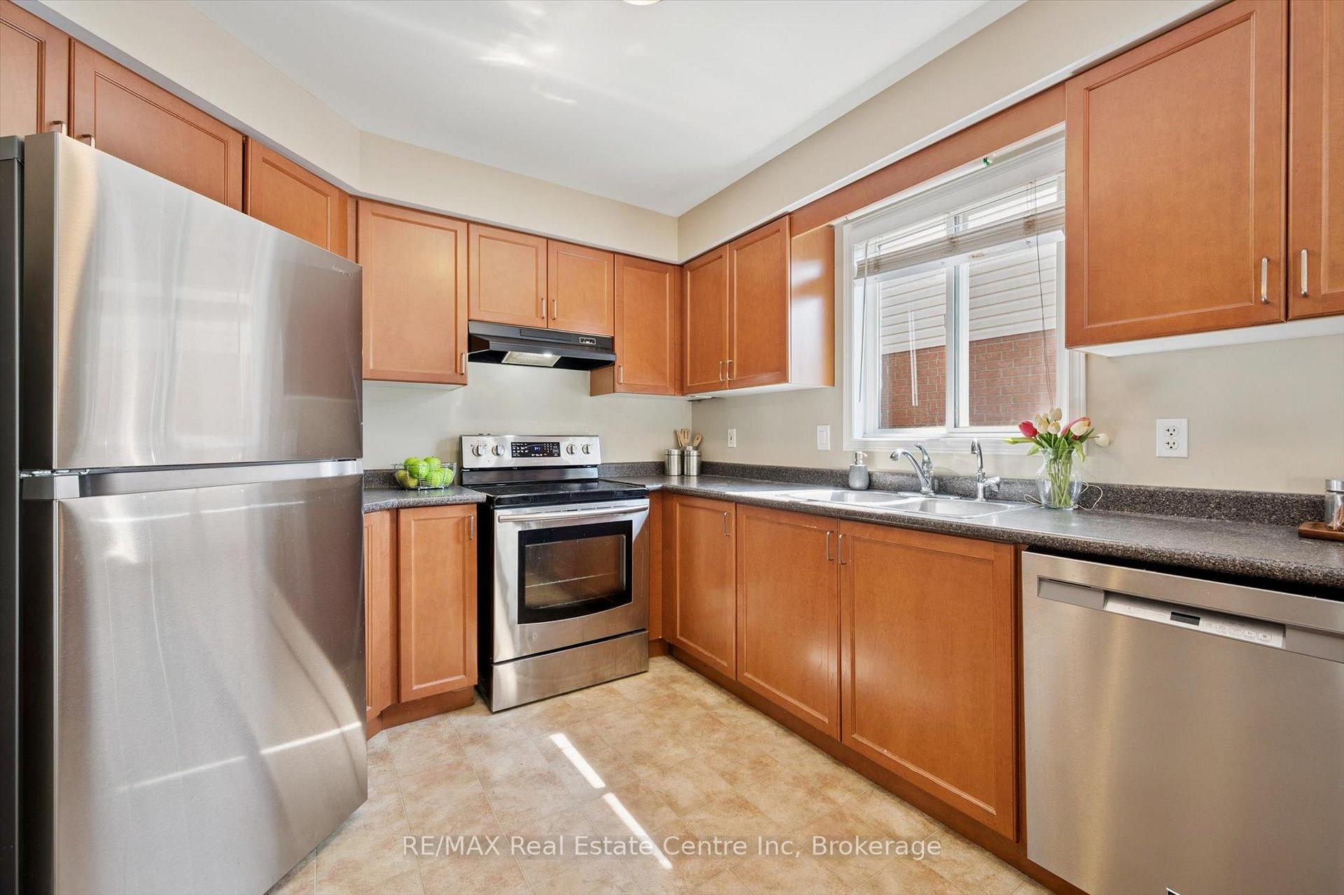 Photo 8 of 10 Eugene Drive, Guelph, Pineridge/Westminster Woods — HOMEH