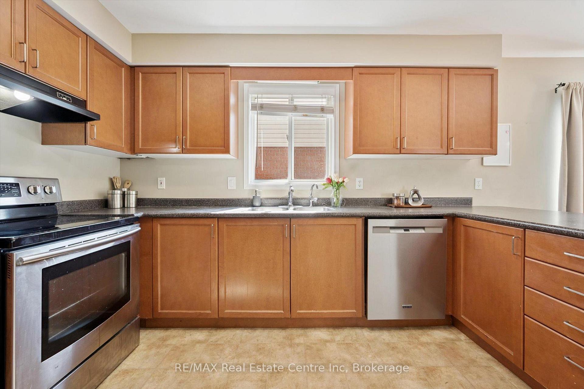 Photo 9 of 10 Eugene Drive, Guelph, Pineridge/Westminster Woods — HOMEH