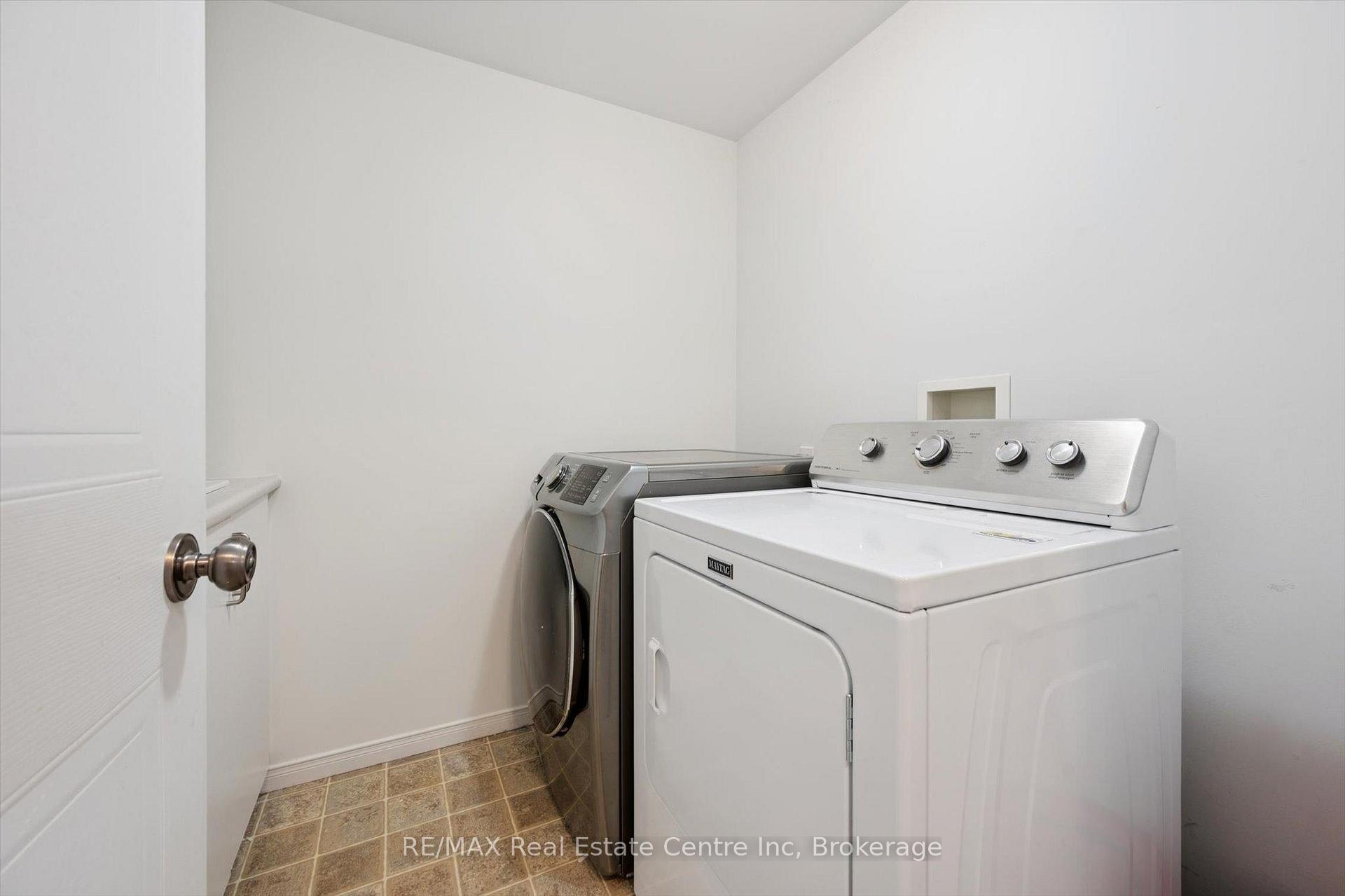 Photo 16 of 10 Eugene Drive, Guelph, Pineridge/Westminster Woods — HOMEH