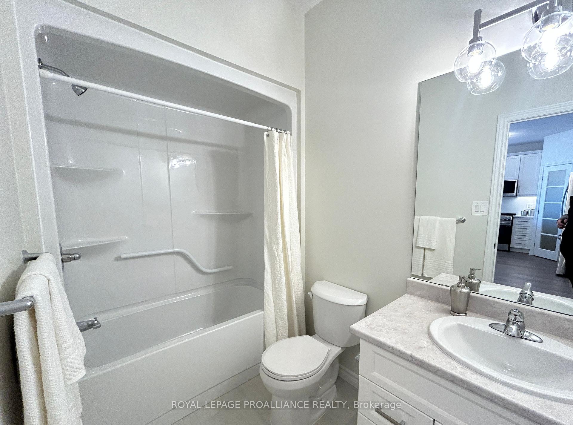 Photo 5 of Unit 4, 99 Cloverleaf Drive, Belleville, Belleville Ward — HOMEH