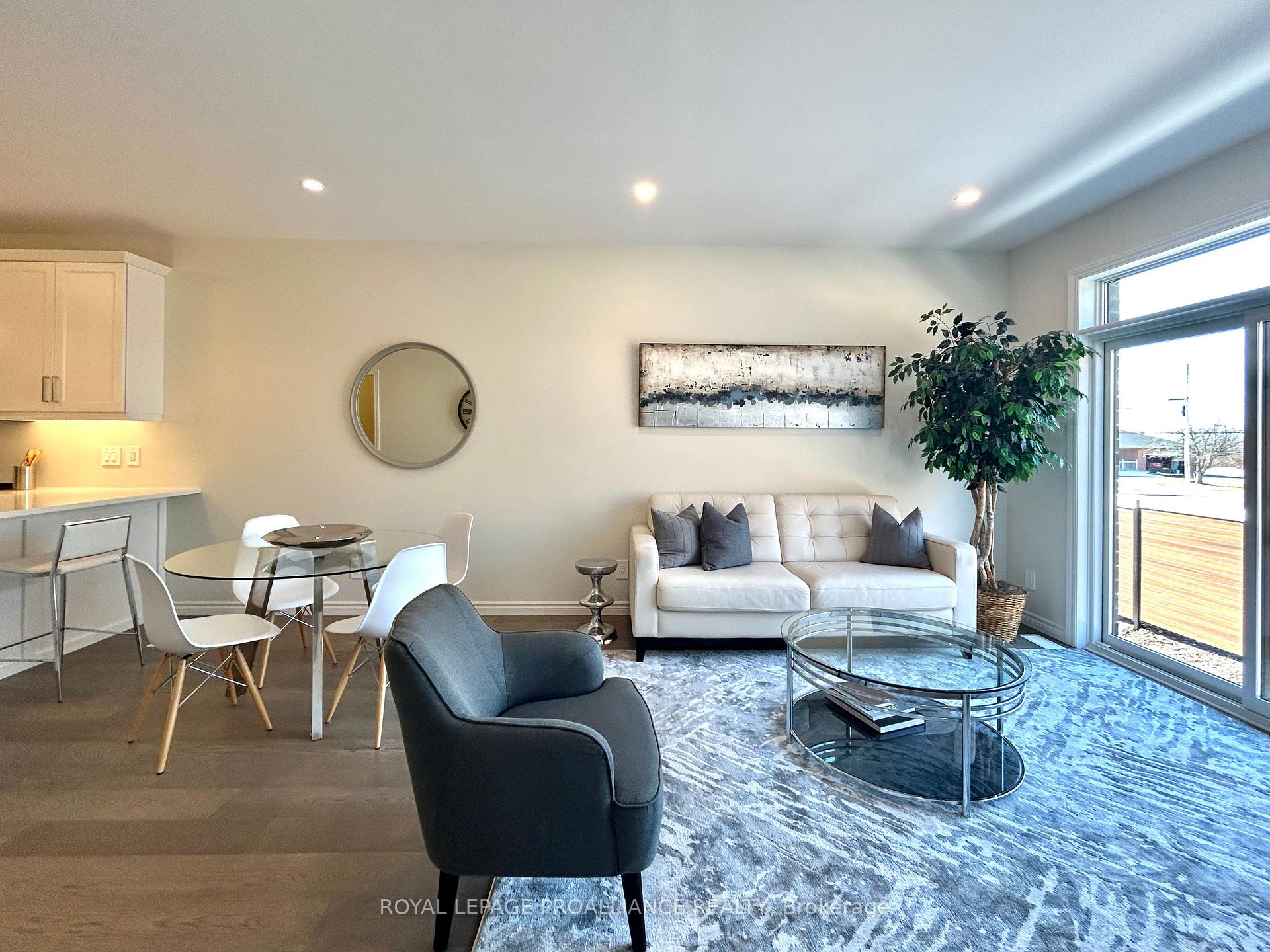 Photo 7 of Unit 4, 99 Cloverleaf Drive, Belleville, Belleville Ward — HOMEH
