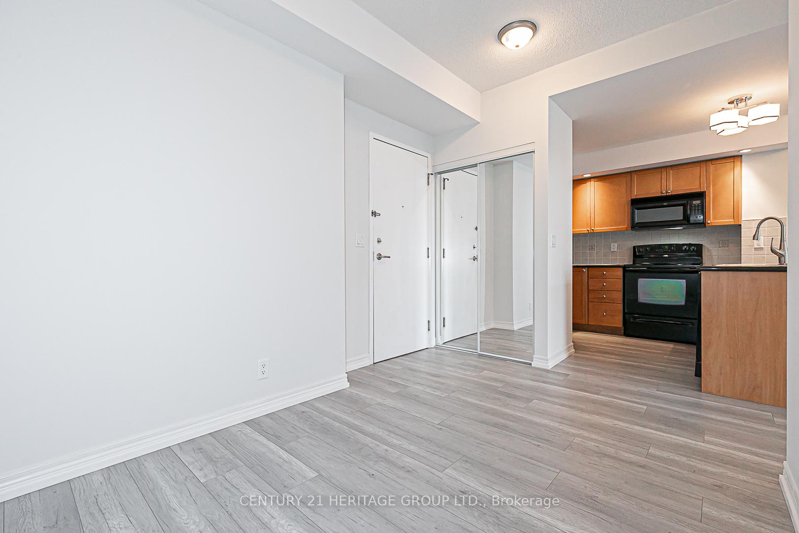 Photo 8 of Unit 905, 33 Cox Boulevard, Markham, Unionville — HOMEH