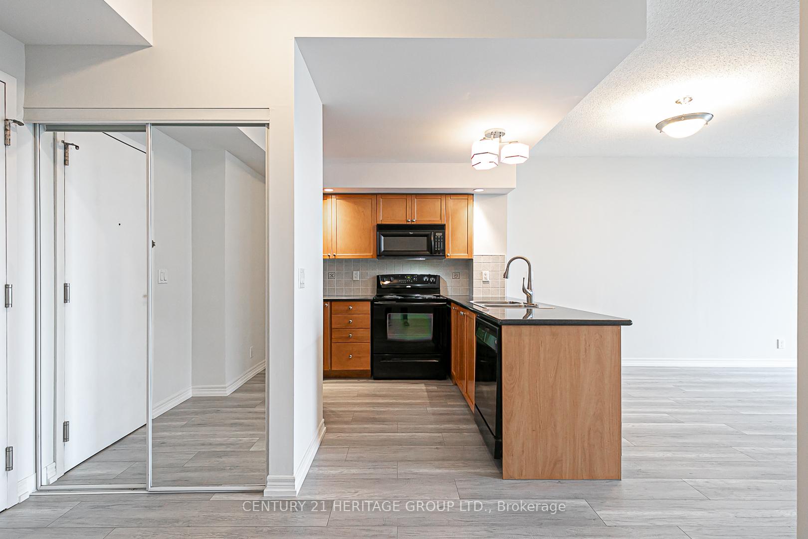 Photo 4 of Unit 905, 33 Cox Boulevard, Markham, Unionville — HOMEH