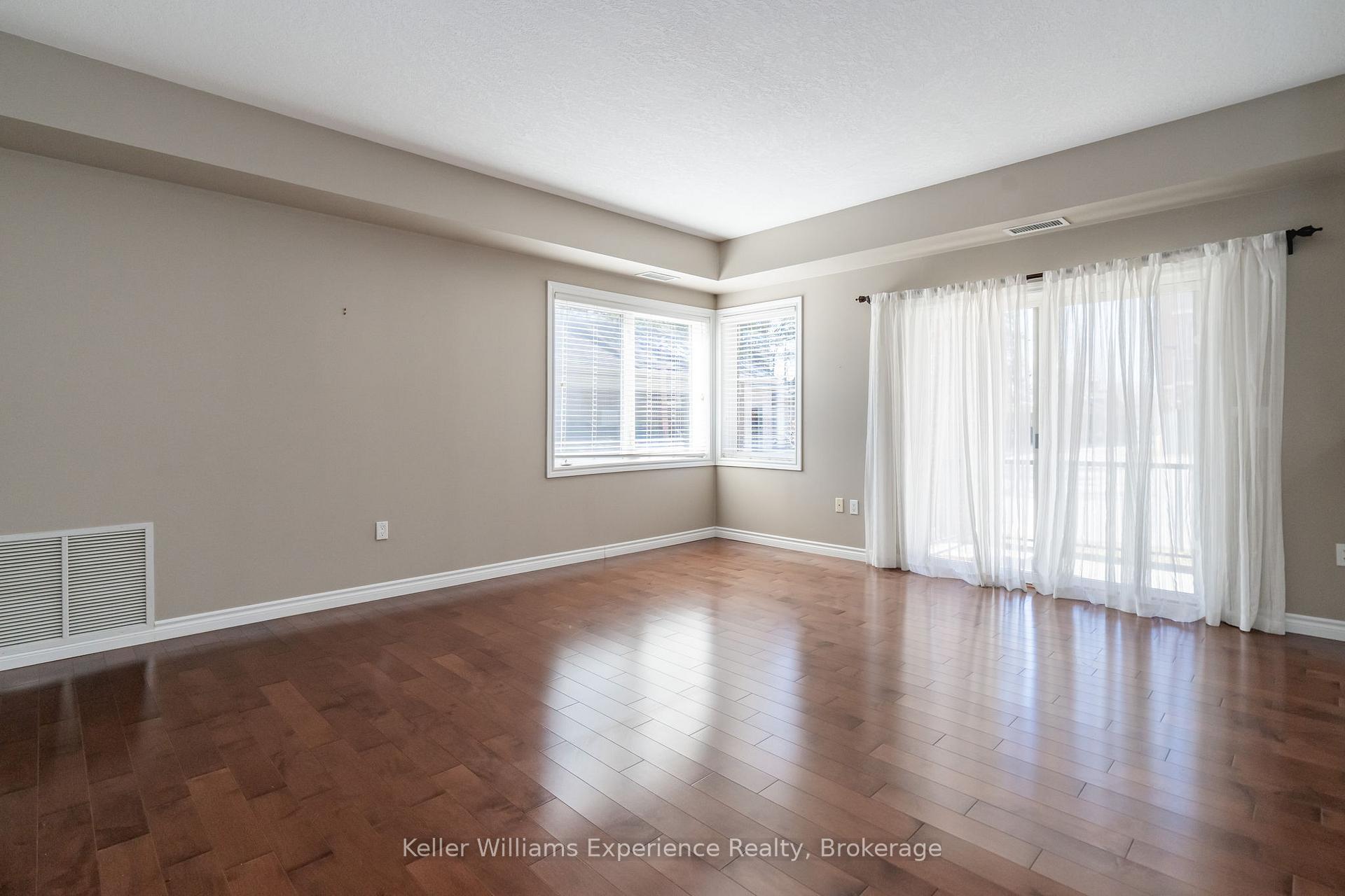 Photo 5 of Unit 101, 19B Yonge Street N, Springwater, Elmvale — HOMEH