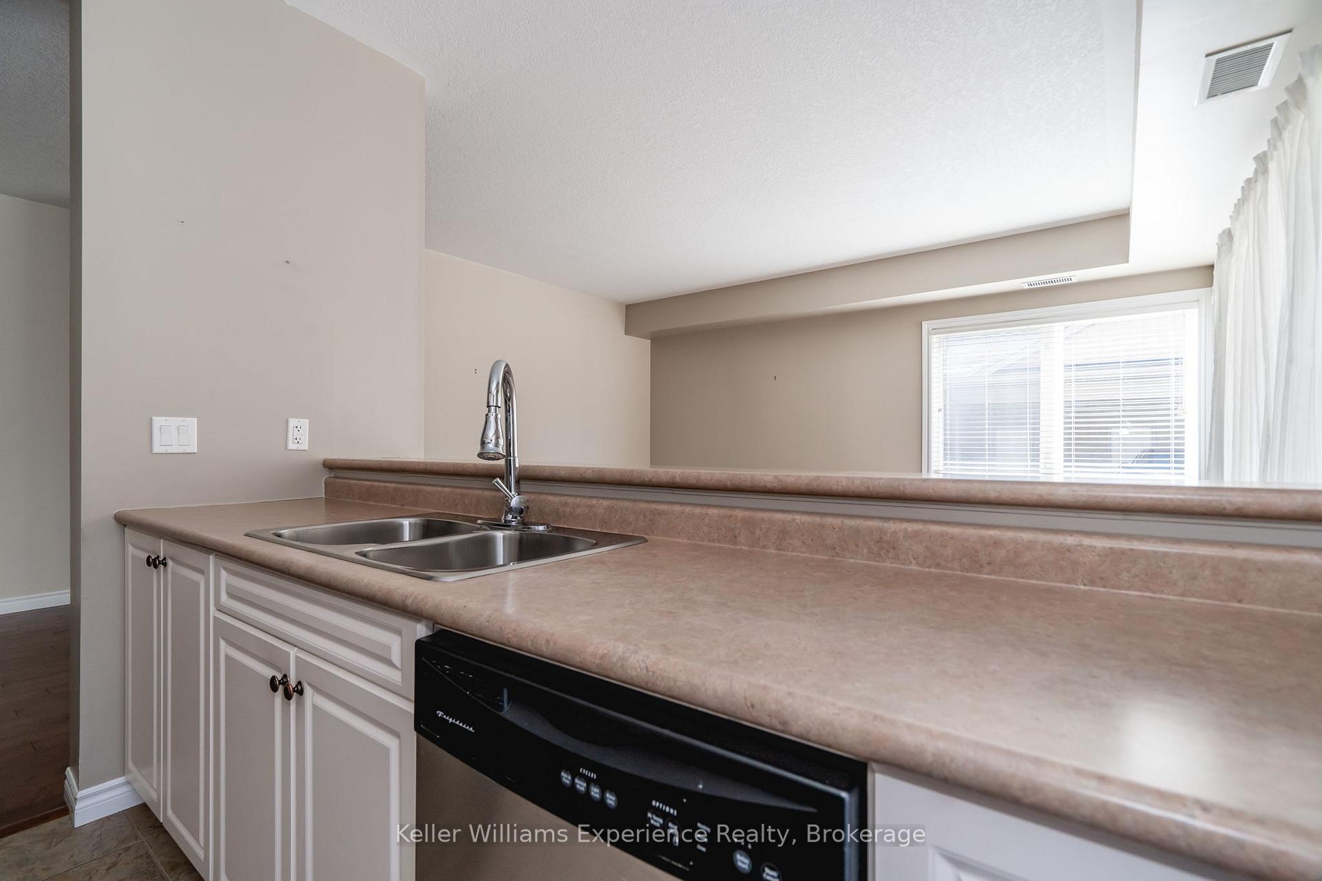 Photo 18 of Unit 101, 19B Yonge Street N, Springwater, Elmvale — HOMEH