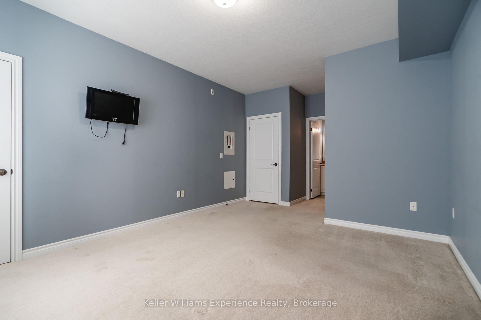 Photo 33 of Unit 101, 19B Yonge Street N, Springwater, Elmvale — HOMEH