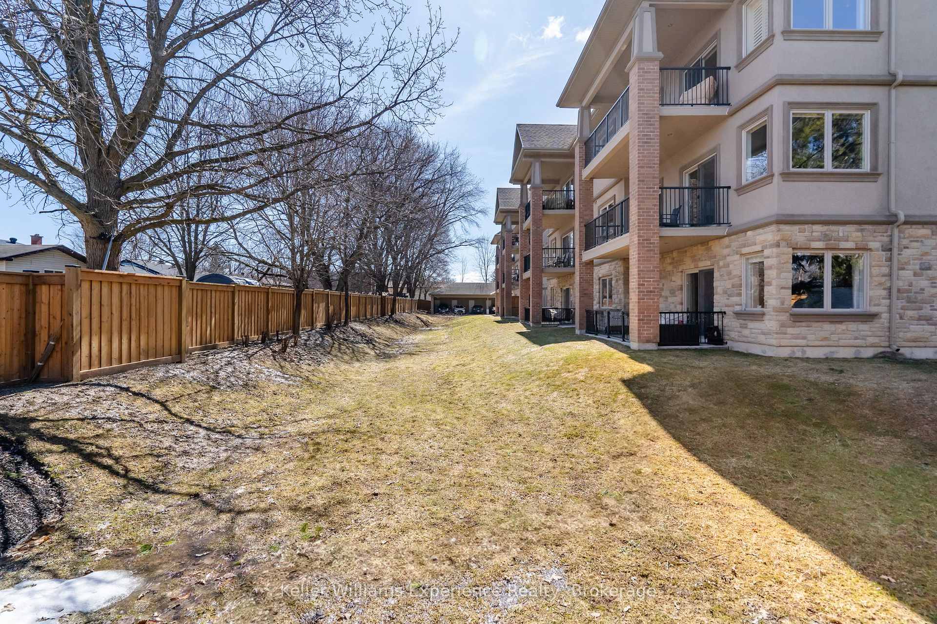 Photo 30 of Unit 101, 19B Yonge Street N, Springwater, Elmvale — HOMEH