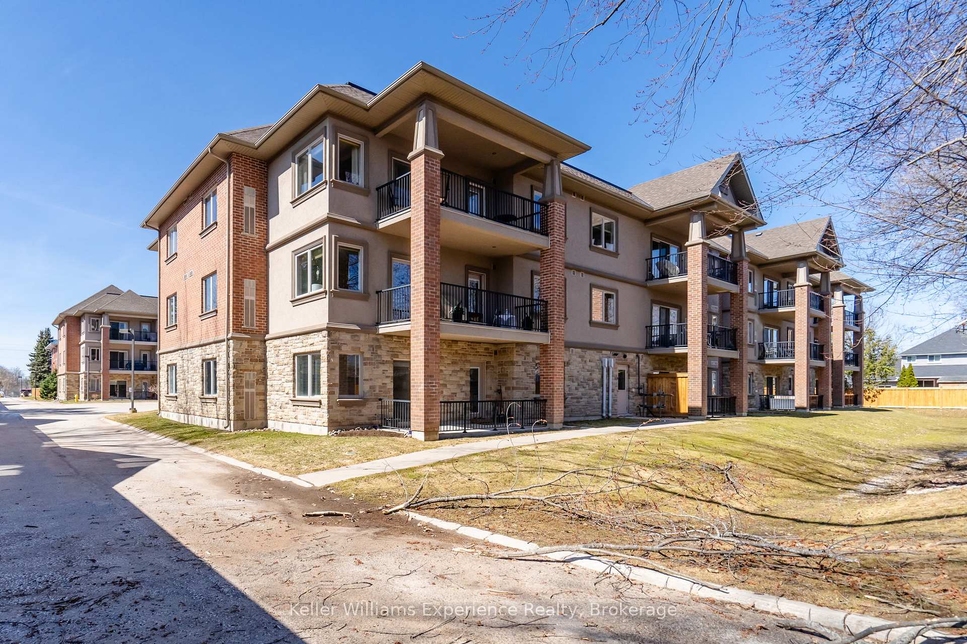 Photo 31 of Unit 101, 19B Yonge Street N, Springwater, Elmvale — HOMEH