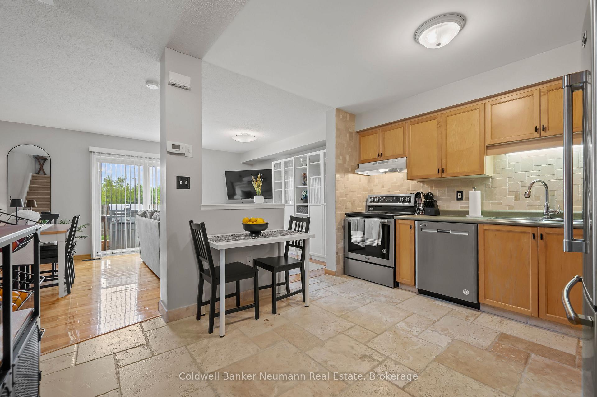 Photo 7 of Unit #87, 30 Imperial Road S, Guelph, Willow West/Sugarbush/West Acres — HOMEH