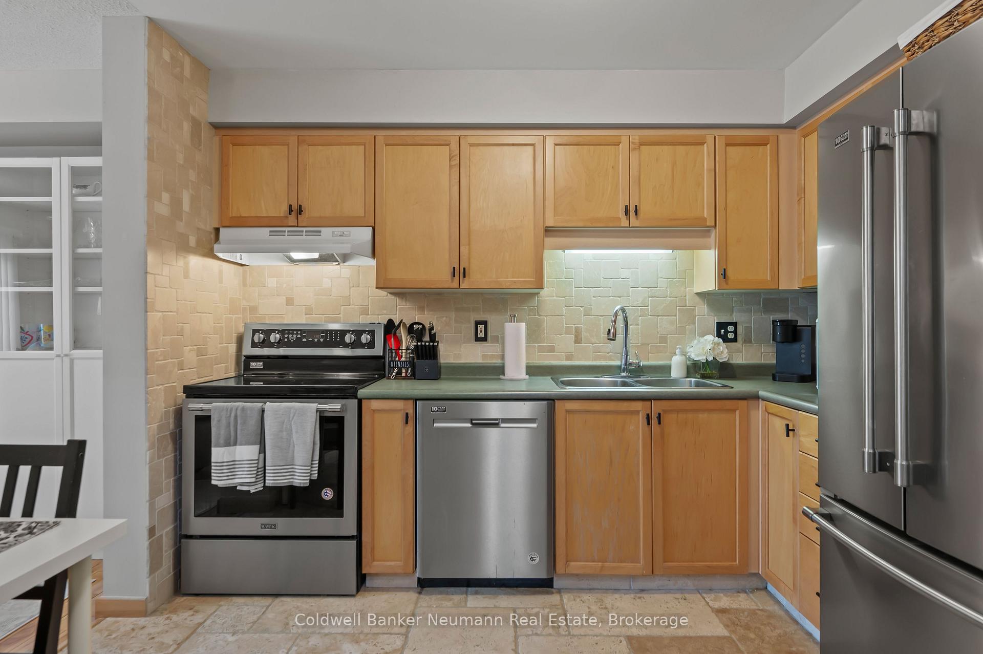 Photo 14 of Unit #87, 30 Imperial Road S, Guelph, Willow West/Sugarbush/West Acres — HOMEH