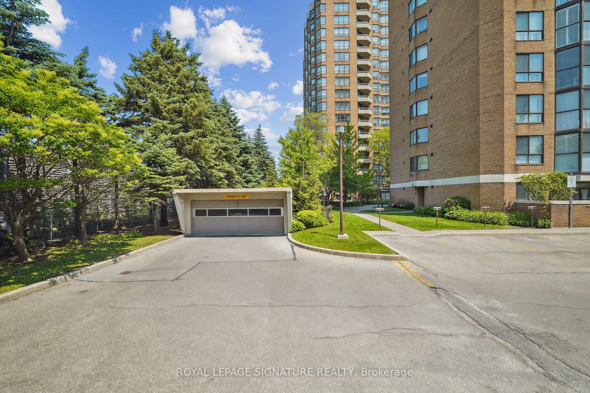 Photo 9 of Unit 407, 271 Ridley Boulevard, Toronto, Bedford Park-Nortown — HOMEH