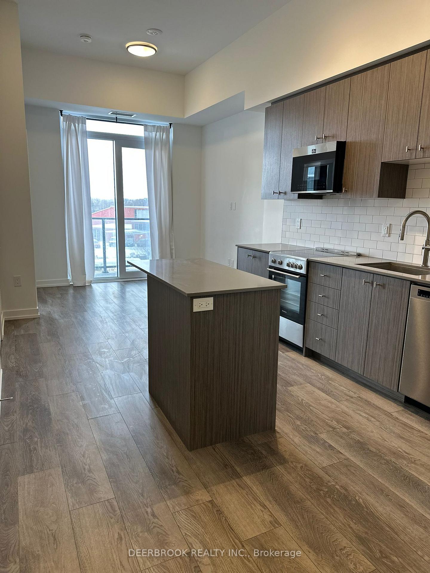Photo 6 of Unit 204, 15 Wellington Street S, Kitchener, Cherry Hill — HOMEH