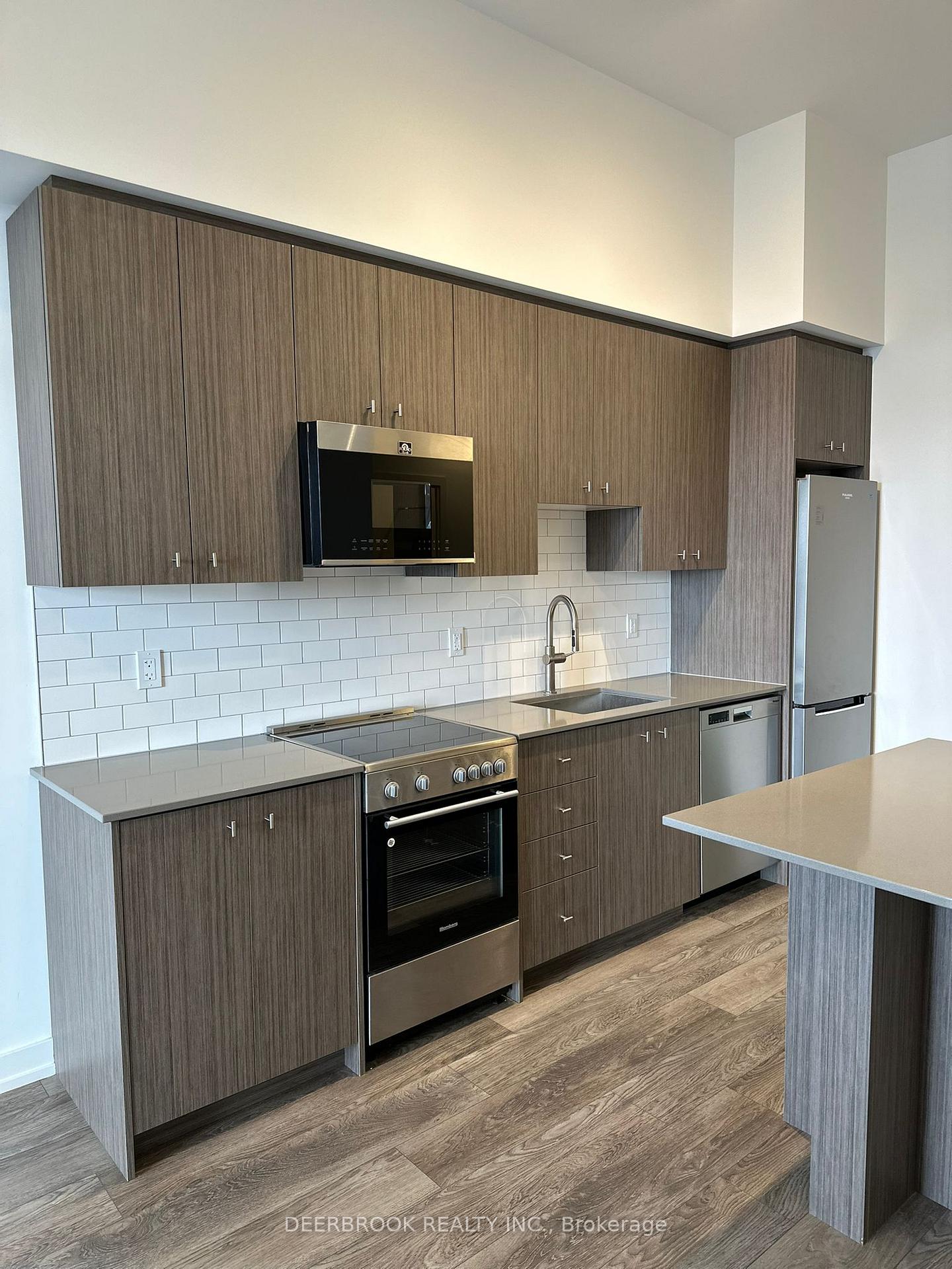 Photo 9 of Unit 204, 15 Wellington Street S, Kitchener, Cherry Hill — HOMEH