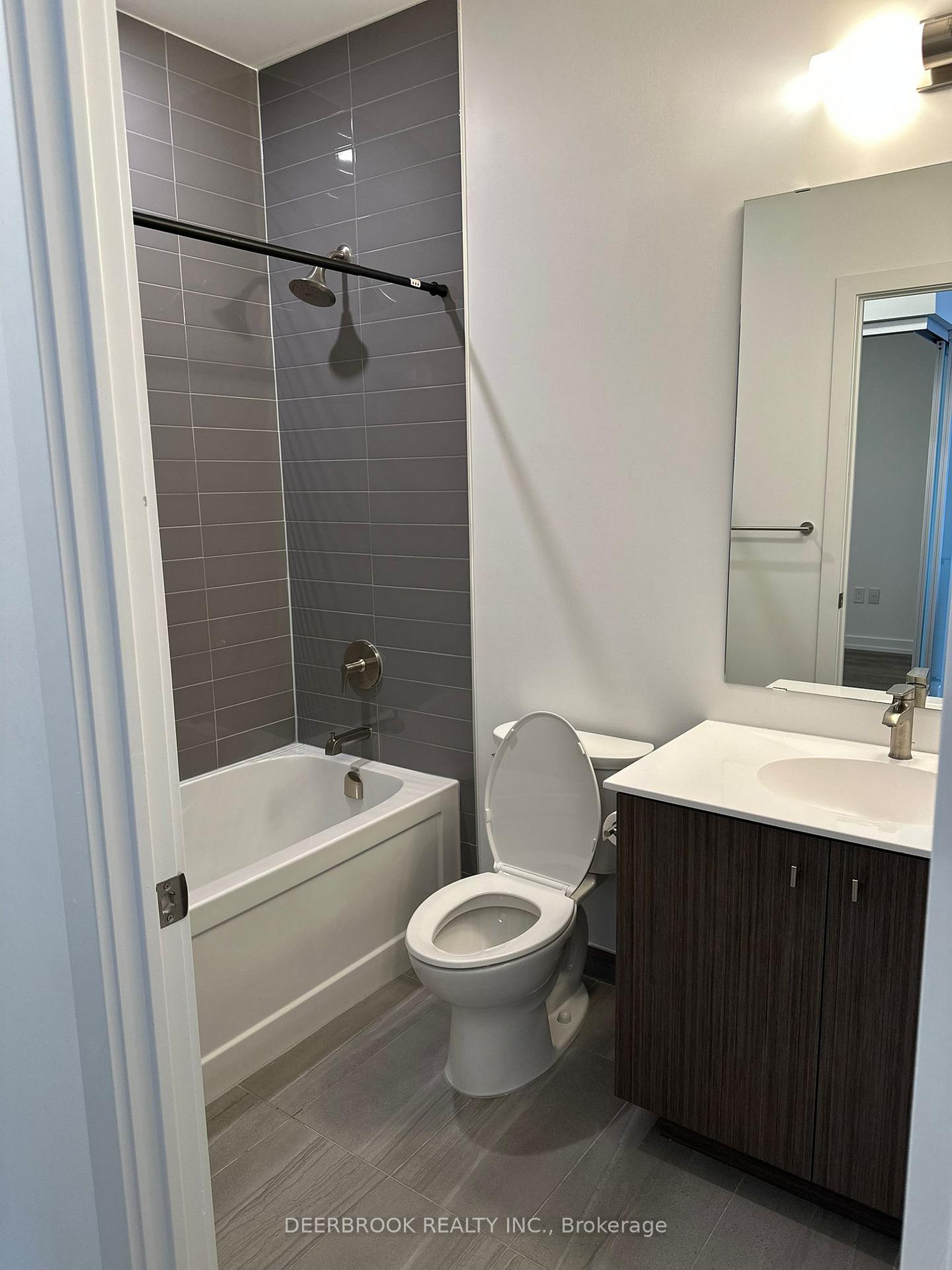 Photo 2 of Unit 204, 15 Wellington Street S, Kitchener, Cherry Hill — HOMEH