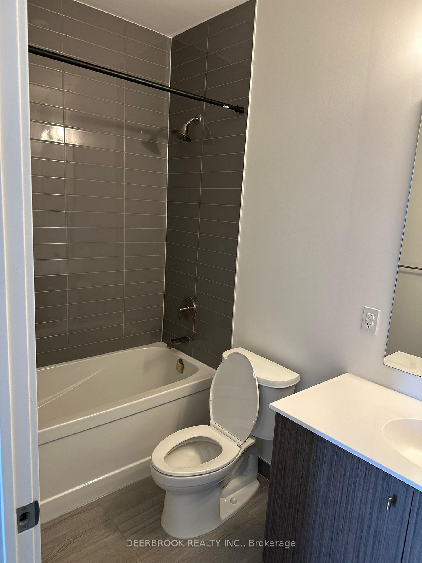 Photo 8 of Unit 204, 15 Wellington Street S, Kitchener, Cherry Hill — HOMEH