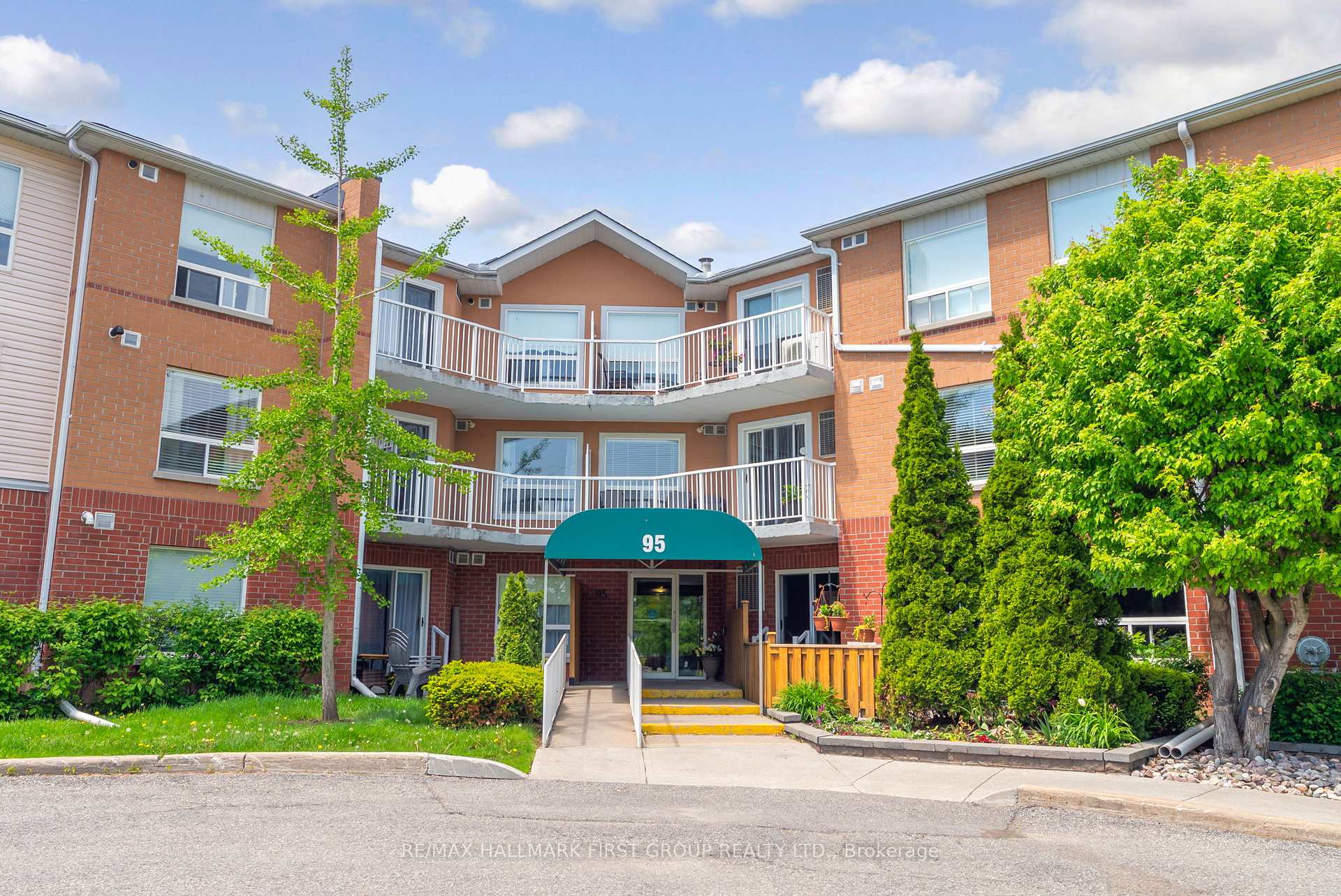 Photo 1 of Unit 201, 95 Wellington Street, Clarington, Bowmanville — HOMEH
