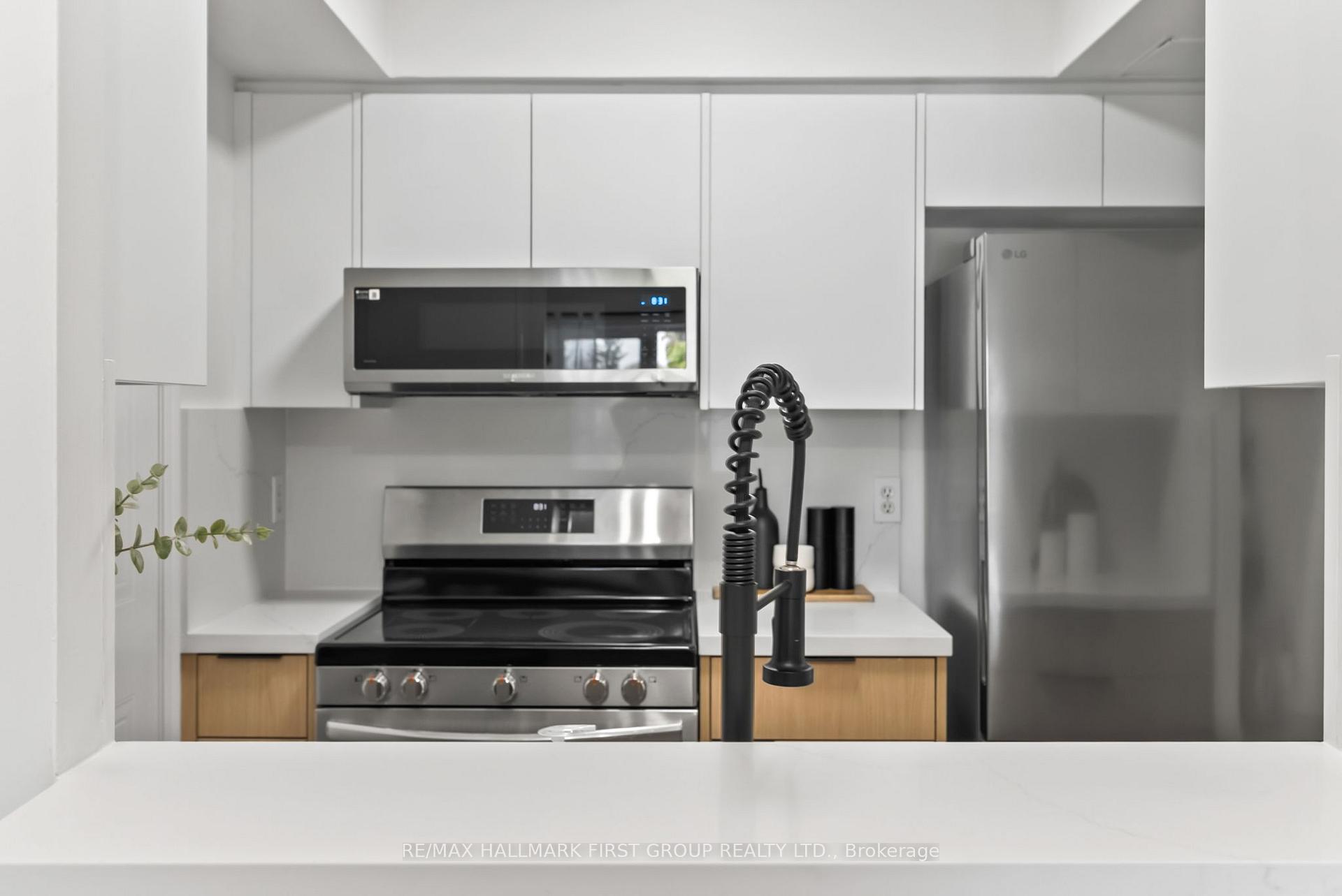 Photo 7 of Unit 201, 95 Wellington Street, Clarington, Bowmanville — HOMEH