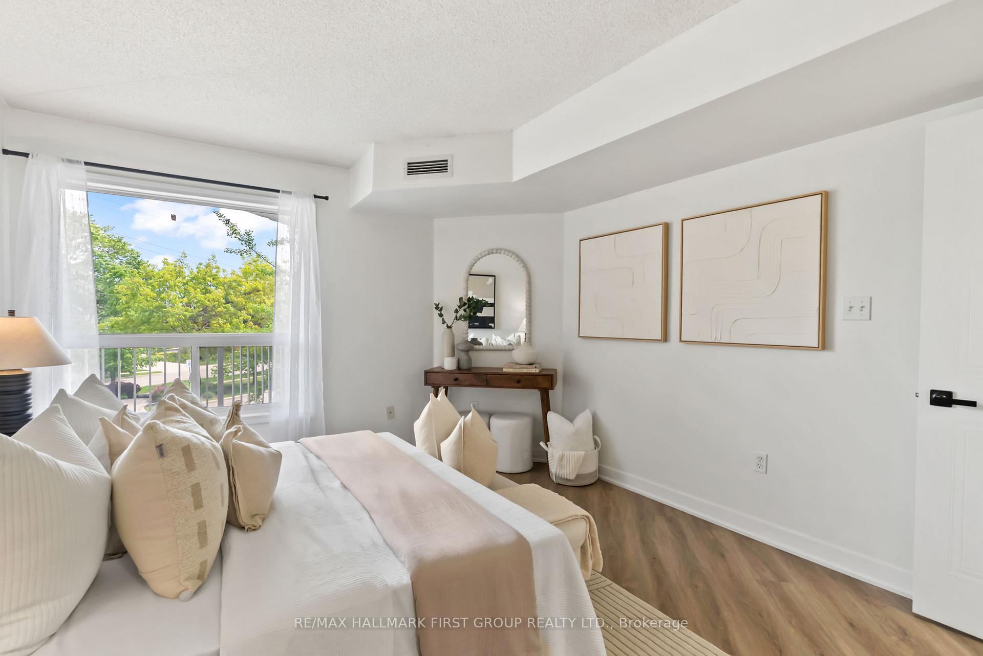 Photo 9 of Unit 201, 95 Wellington Street, Clarington, Bowmanville — HOMEH