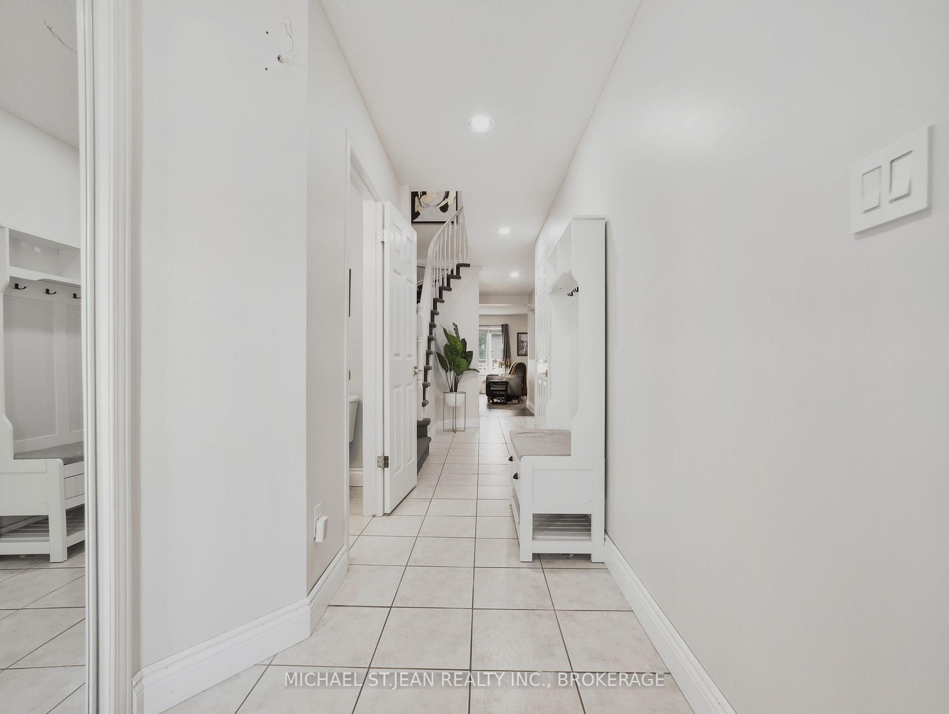 Photo 2 of Unit 33, 1889 Upper Wentworth Street, Hamilton, Allison — HOMEH