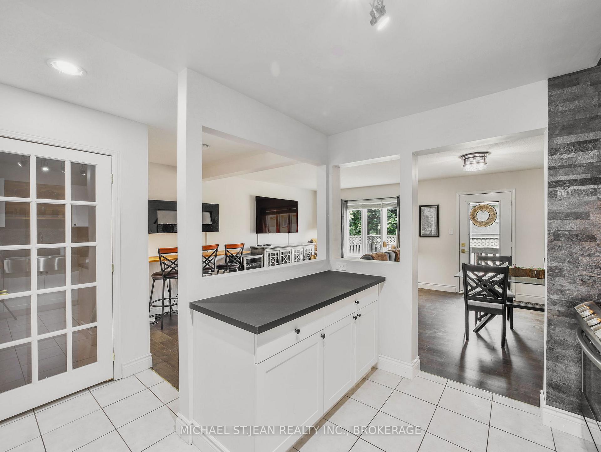 Photo 32 of Unit 33, 1889 Upper Wentworth Street, Hamilton, Allison — HOMEH