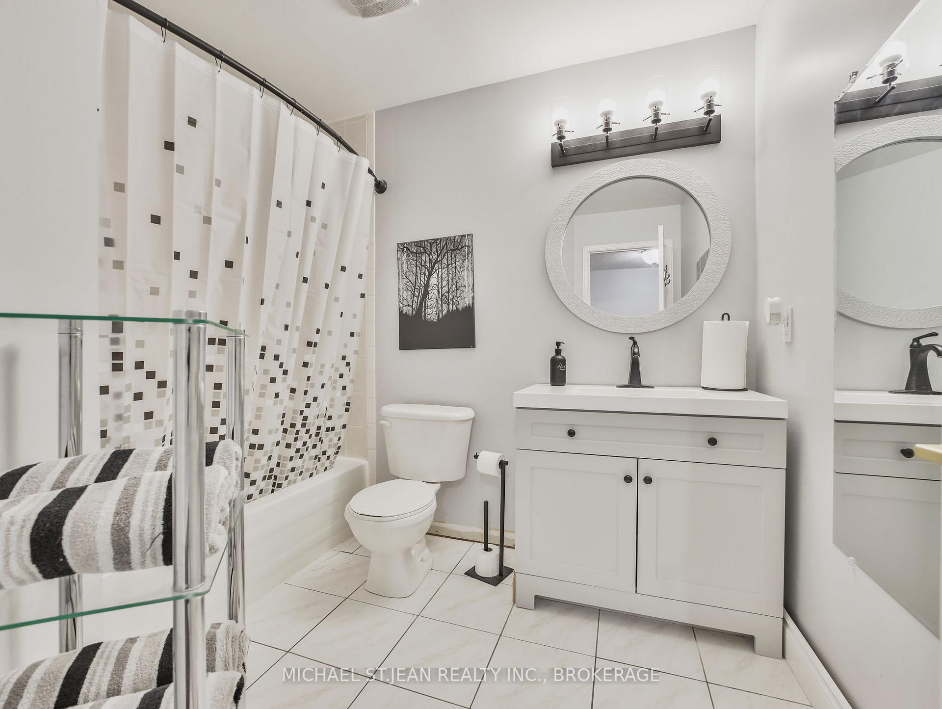 Photo 23 of Unit 33, 1889 Upper Wentworth Street, Hamilton, Allison — HOMEH
